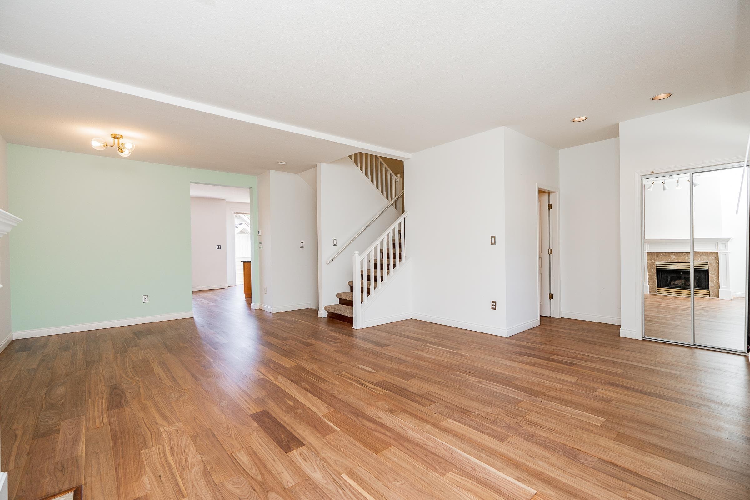 209 - 1465 Parkway Boulevard, Coquitlam, V3E 3E6 — photo 5