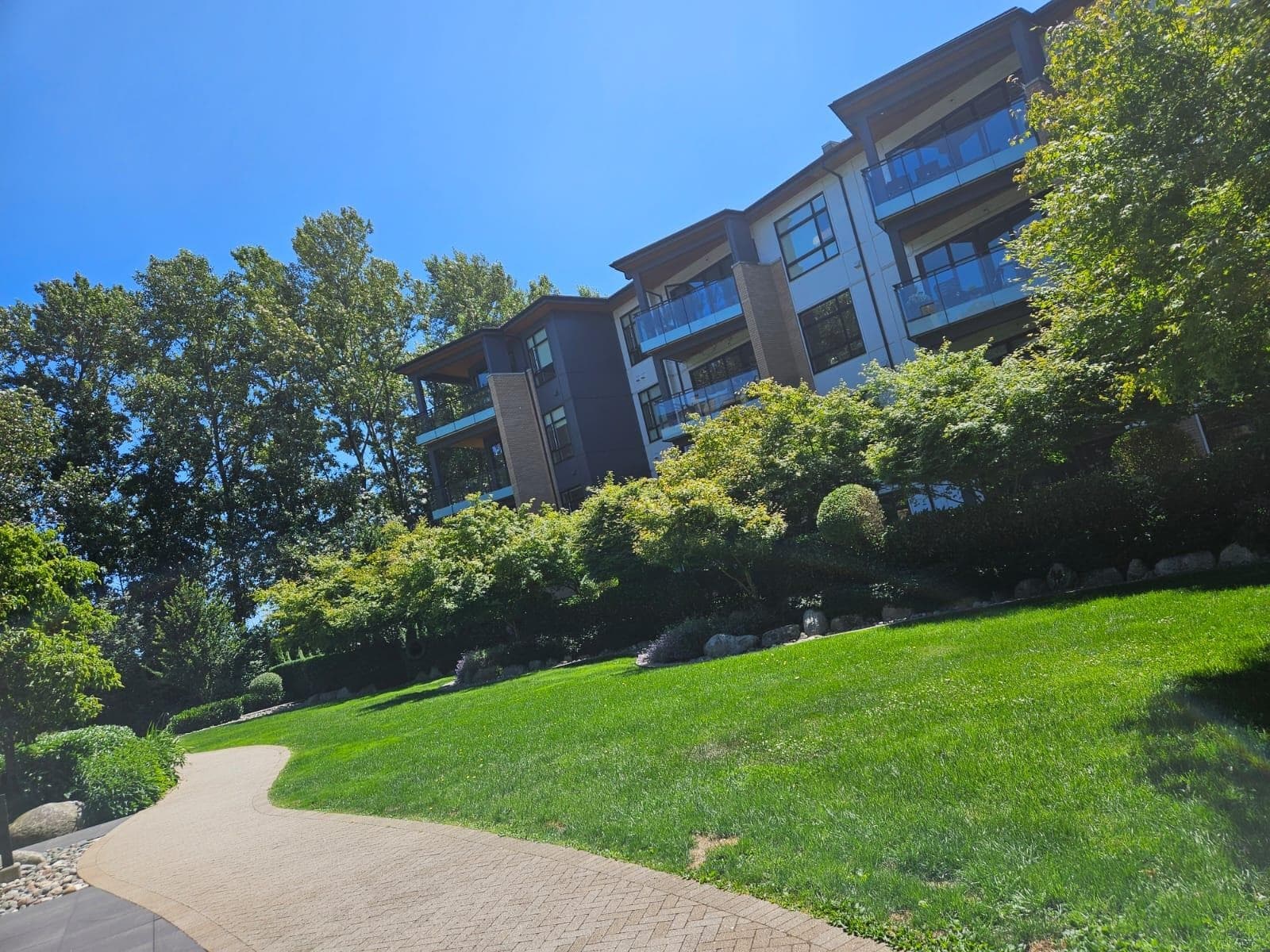 102 - 300 Salter Street, New Westminster, V3M 0L9 — photo 2