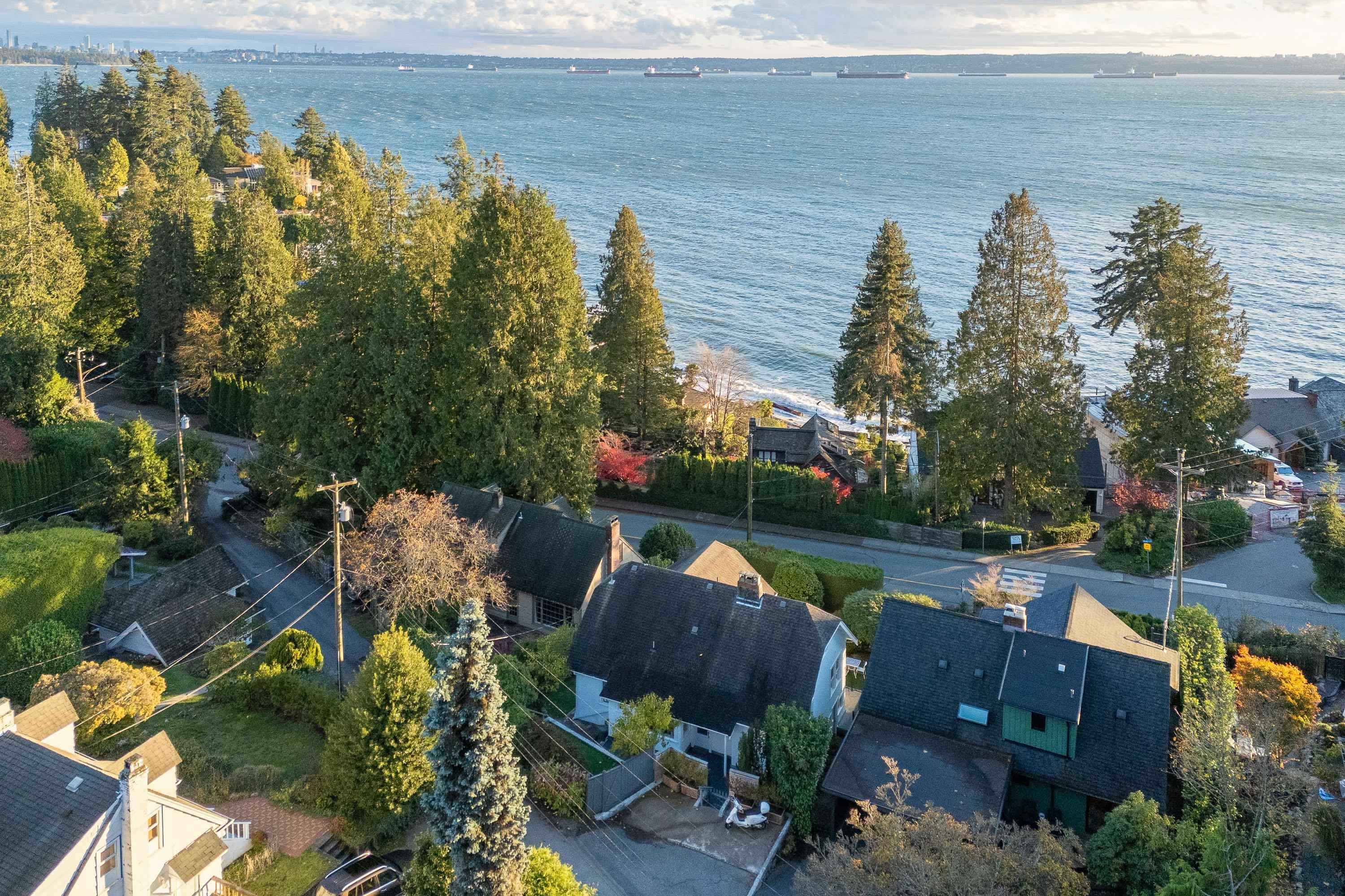 3260 Travers Avenue, West Vancouver, V7V 1G5 — photo 3