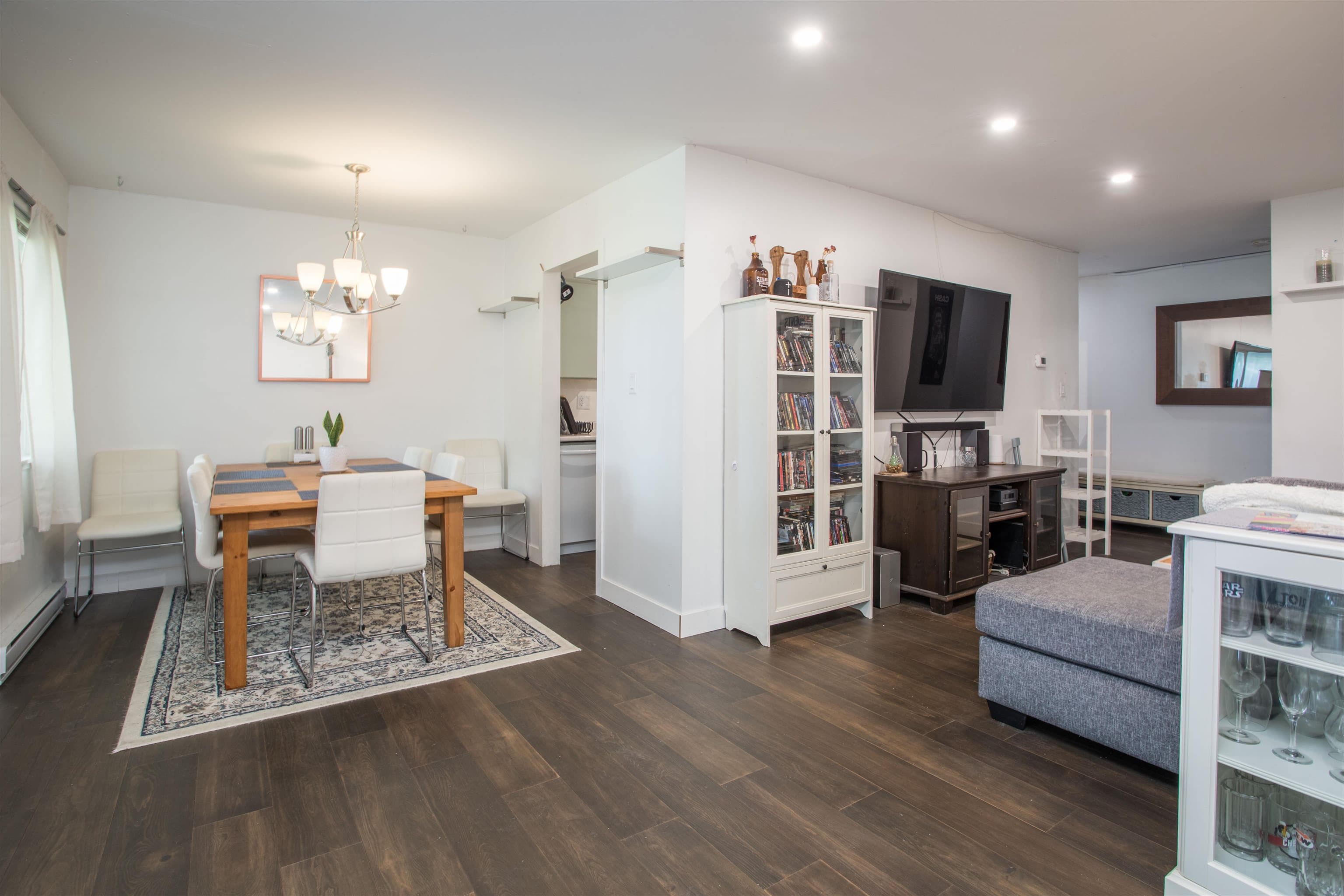 102 - 3391 Springfield Drive, Richmond, V7E 1Y9 — photo 2