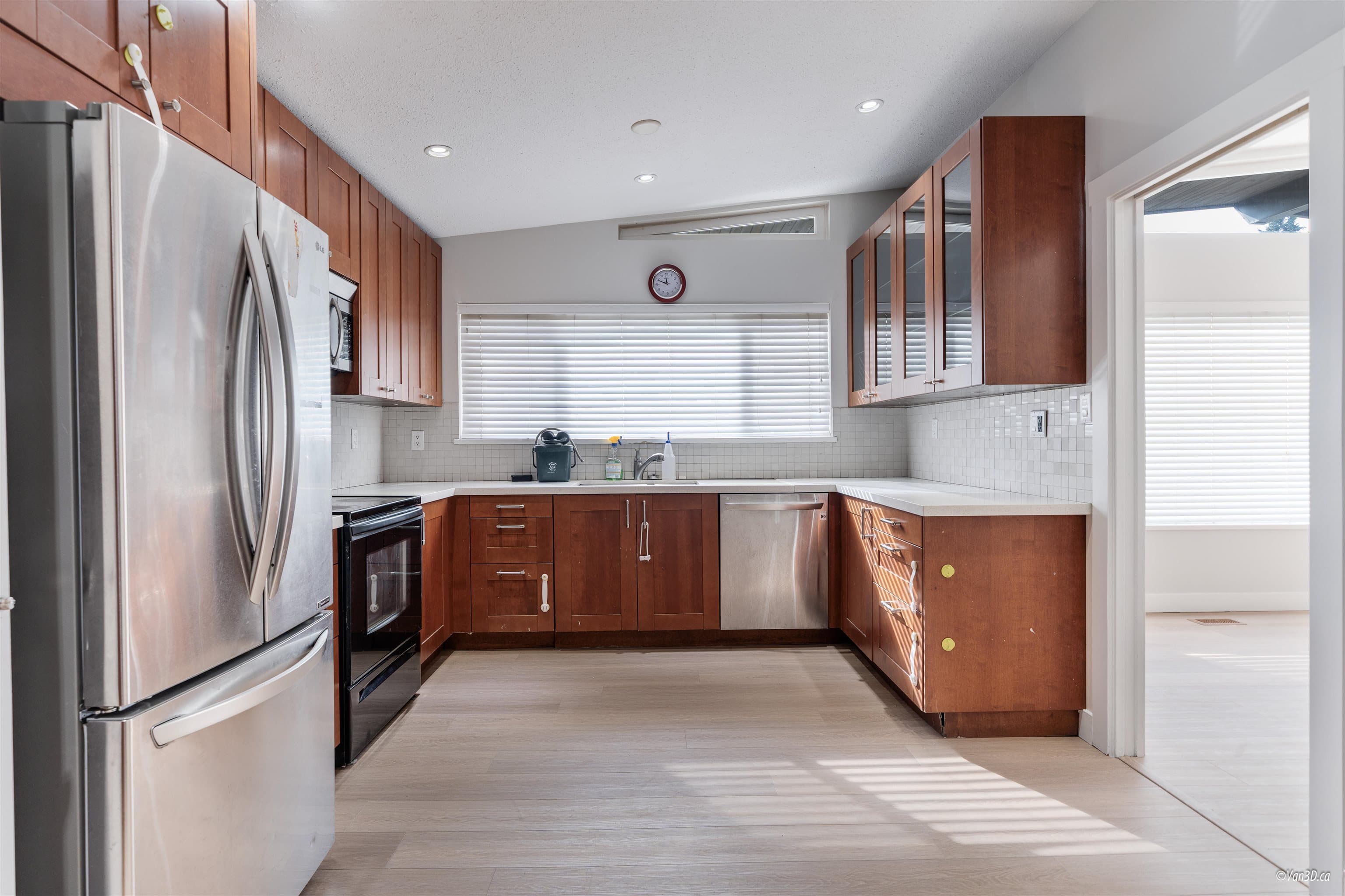 7148 6th Street, Burnaby, V5E 3T5 — photo 2