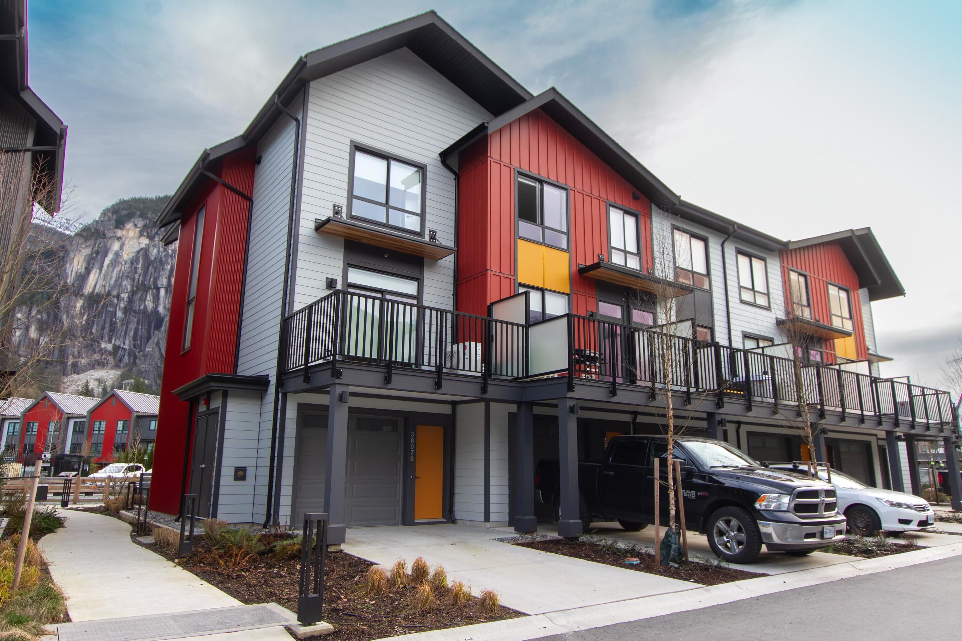38070 Helm Way, Squamish, V8B 1E6 — photo 1