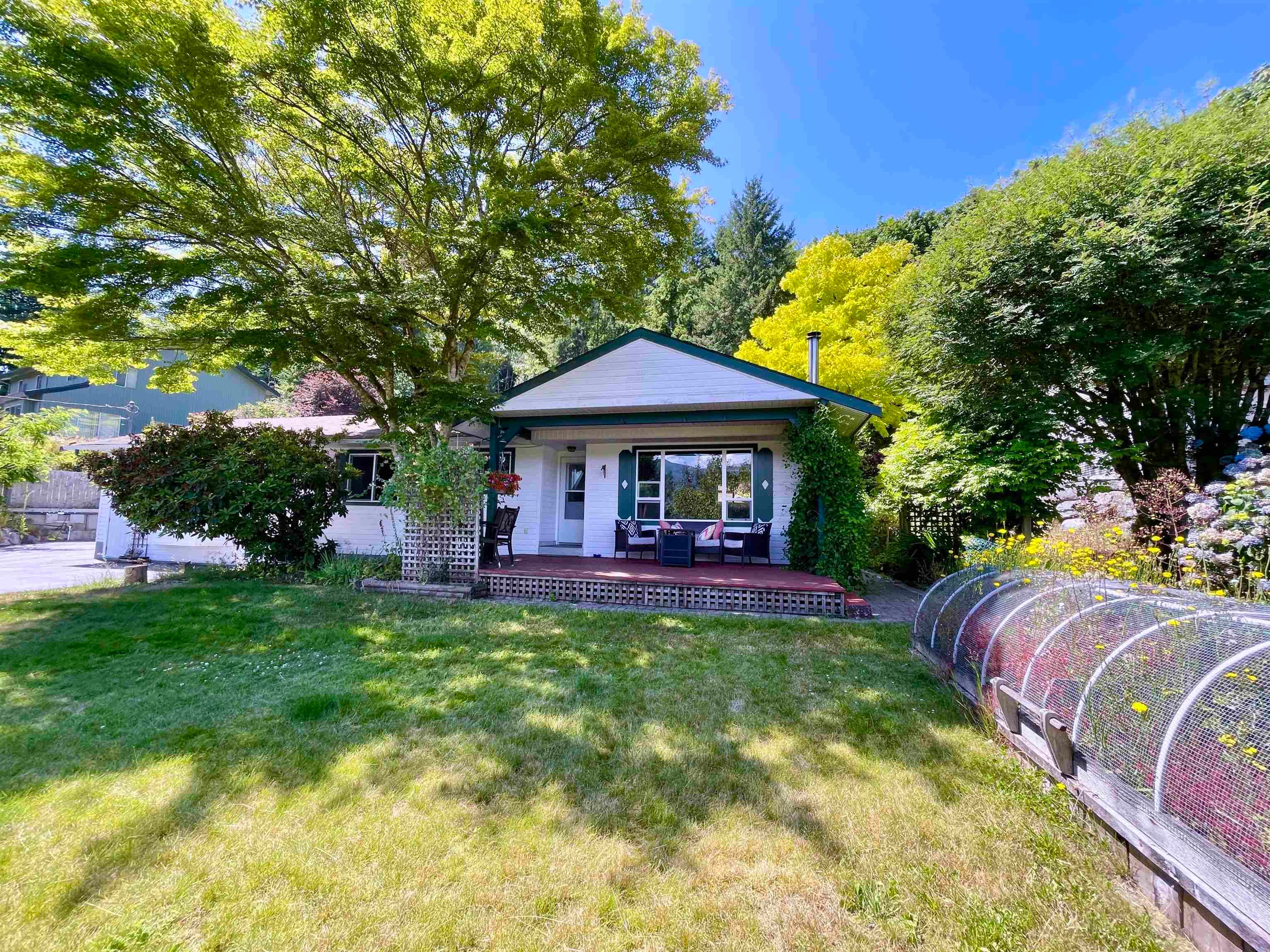 6303 Fairway Avenue, Sechelt