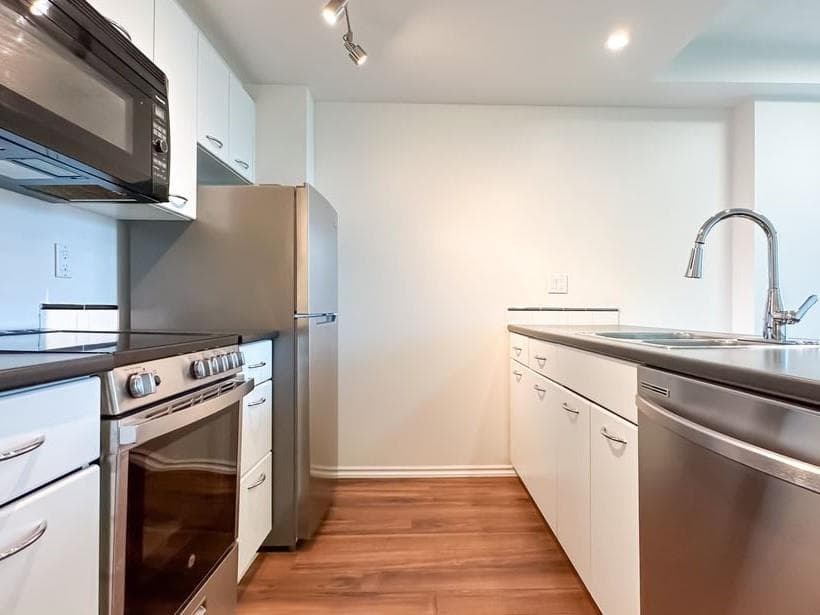 303 - 1331 W Georgia Street, Vancouver, V6E 4P1 — photo 2