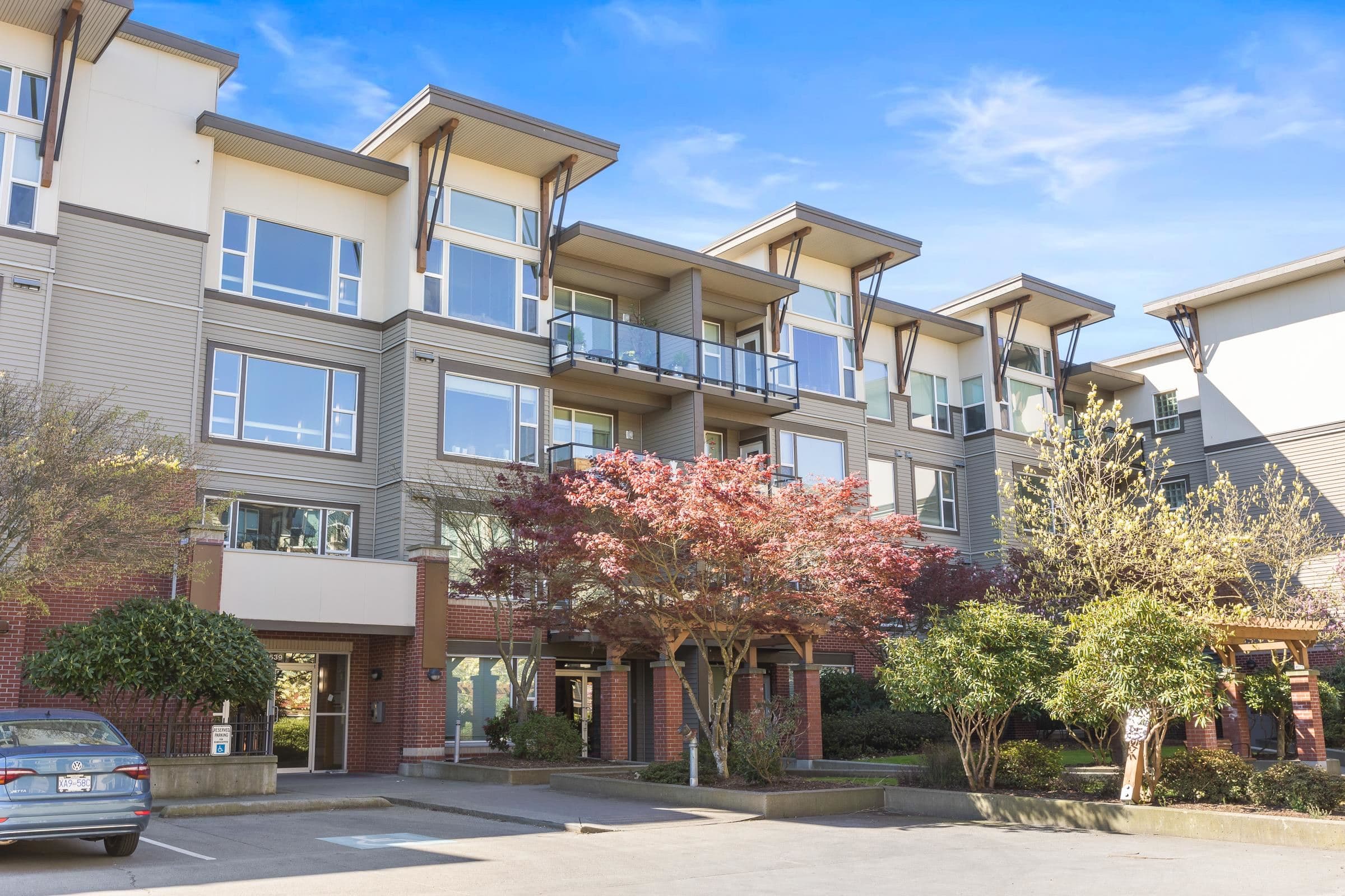 102 - 33539 Holland Avenue, Abbotsford, V2S 0C6 — photo 1