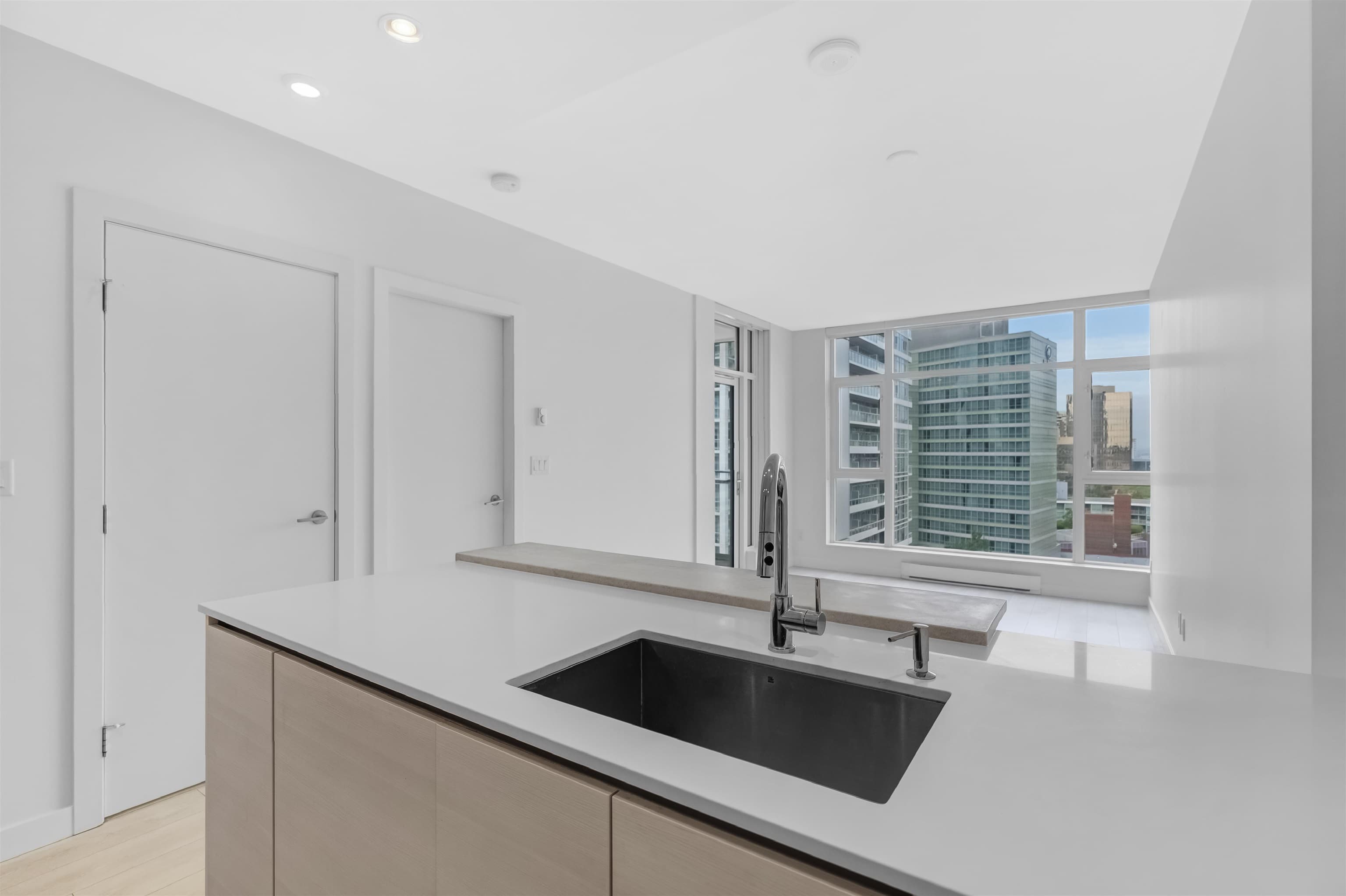 1007 - 4670 Assembly Way, Burnaby, V5H 0H3 — photo 2