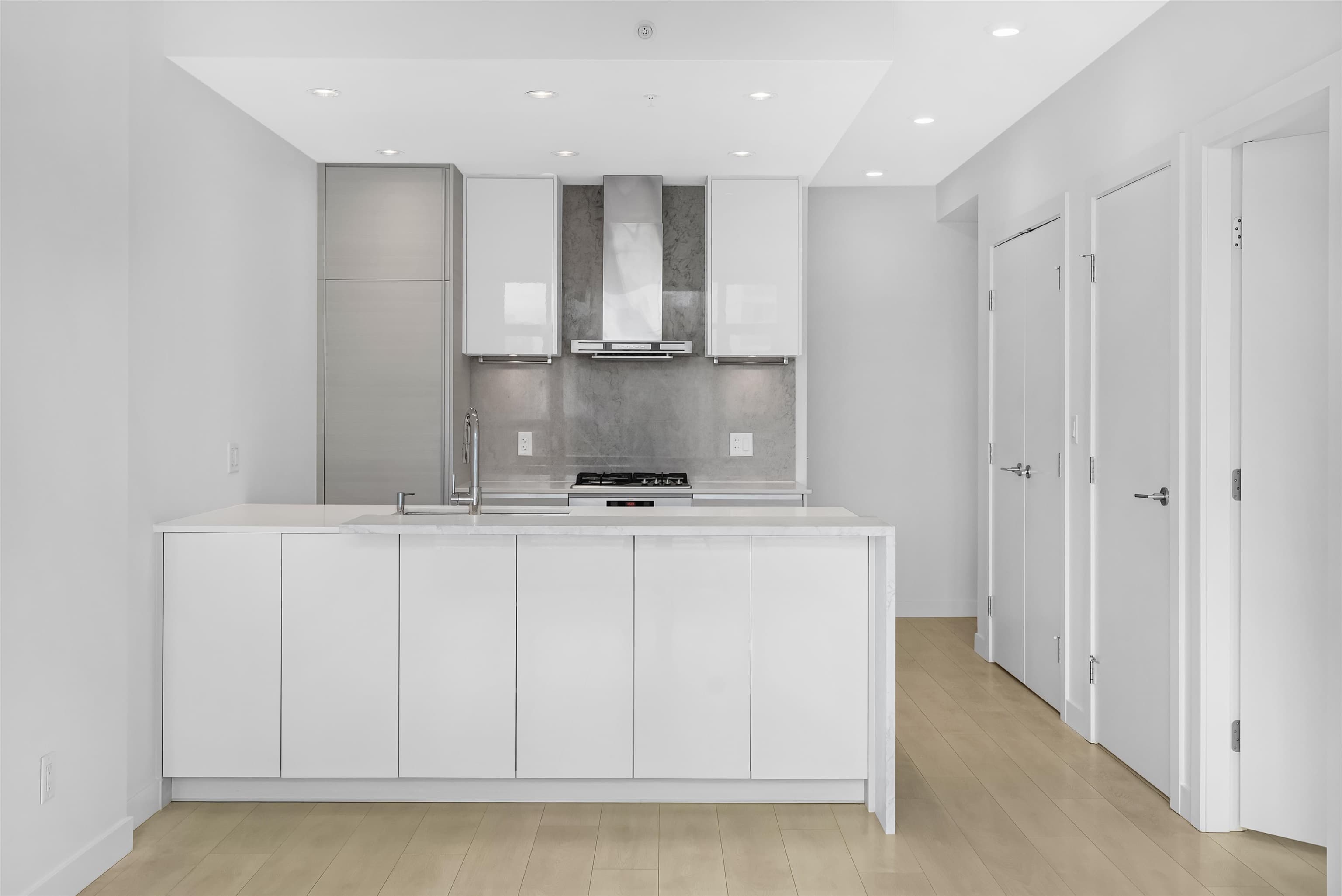 1007 - 4670 Assembly Way, Burnaby, V5H 0H3 — photo 3