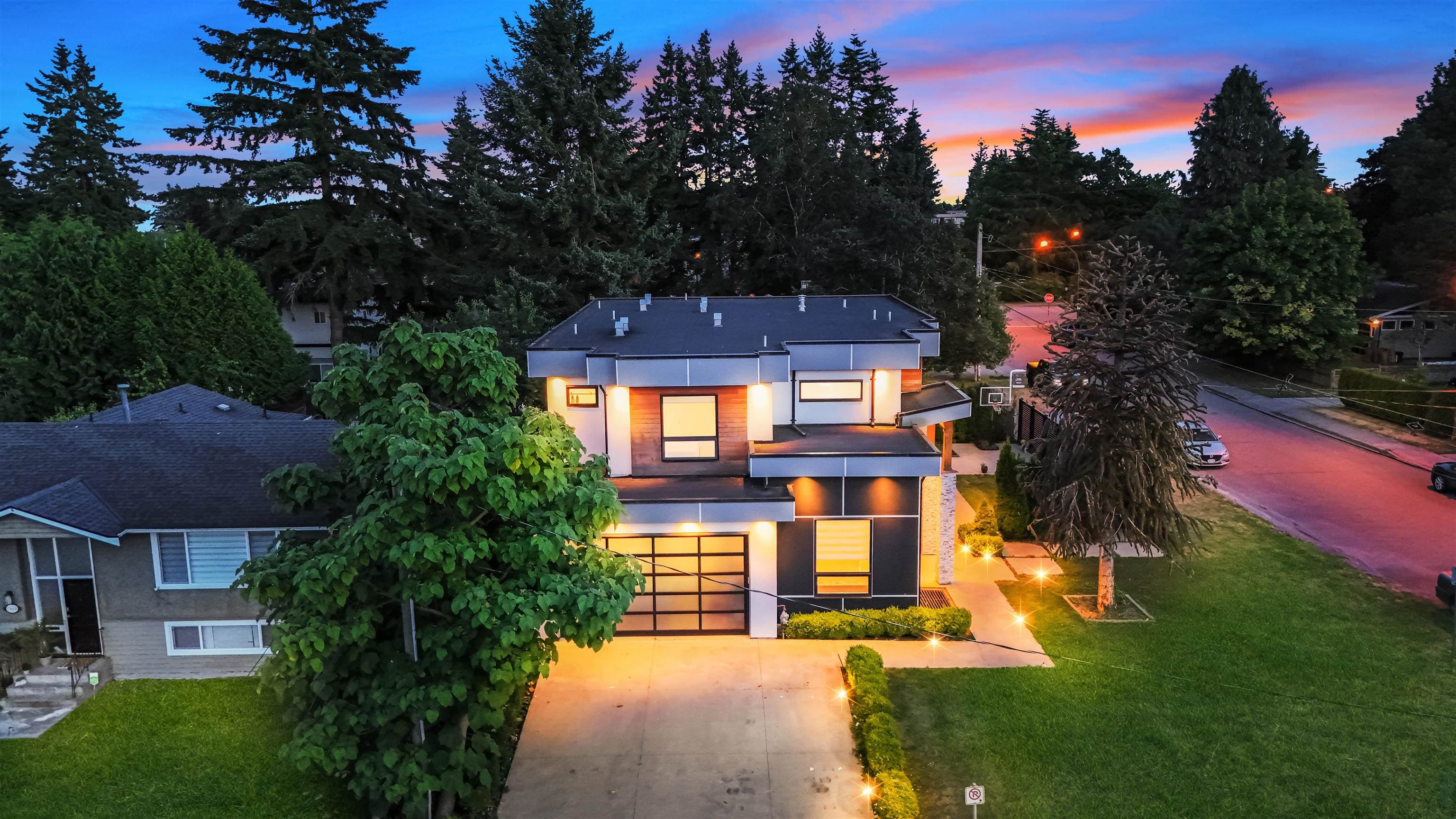 1440 Maple Street, White Rock, V4B 4N2 — photo 1