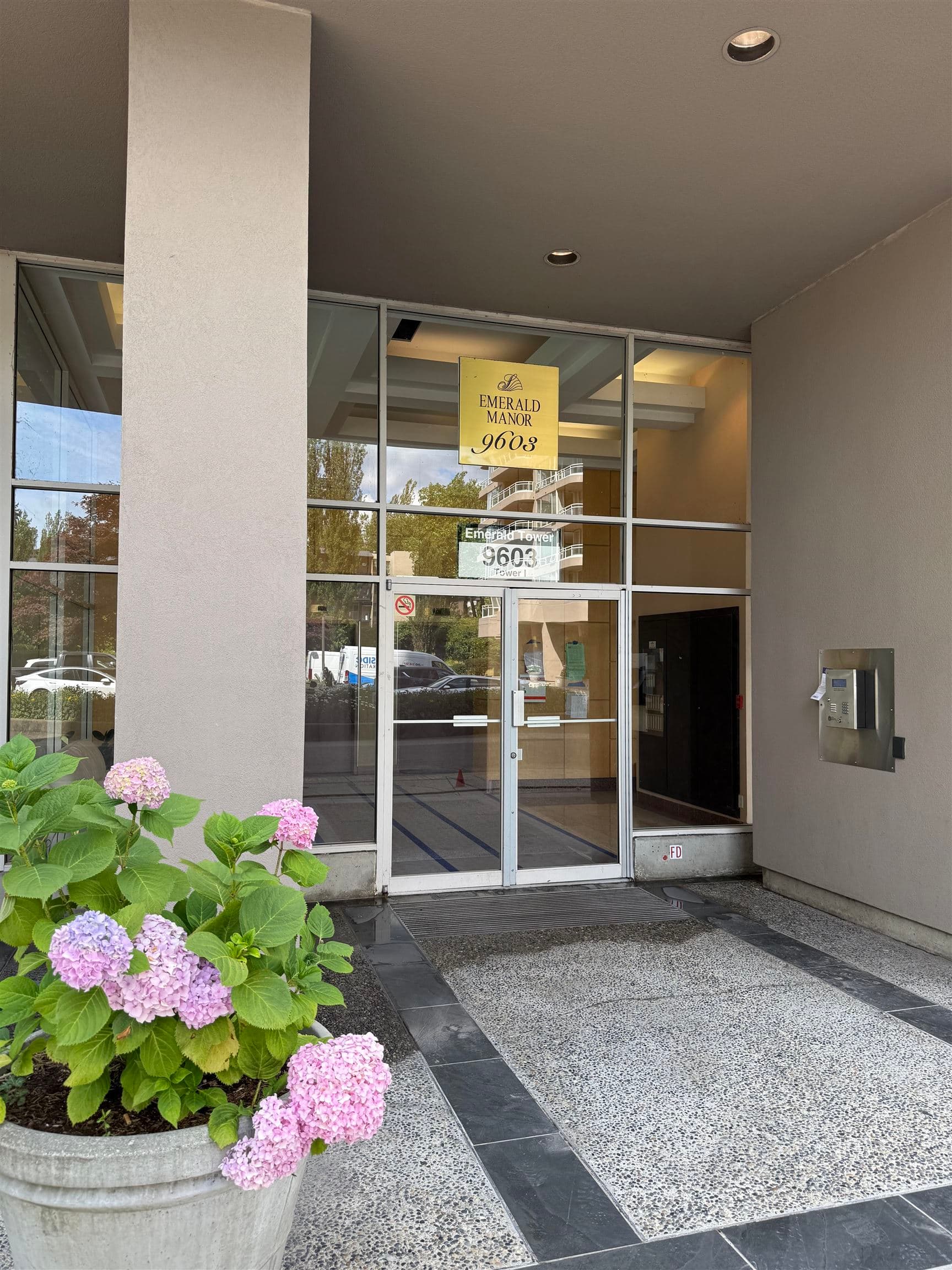 505 - 9603 Manchester Drive, Burnaby, V3N 4Y7 — photo 2