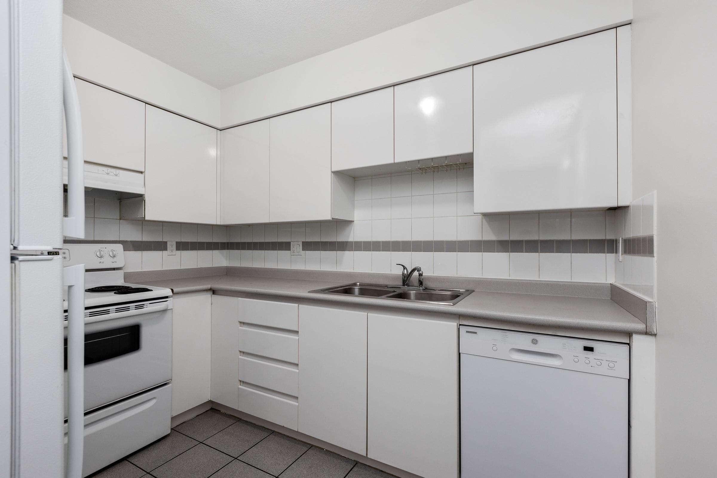 505 - 9603 Manchester Drive, Burnaby, V3N 4Y7 — photo 5