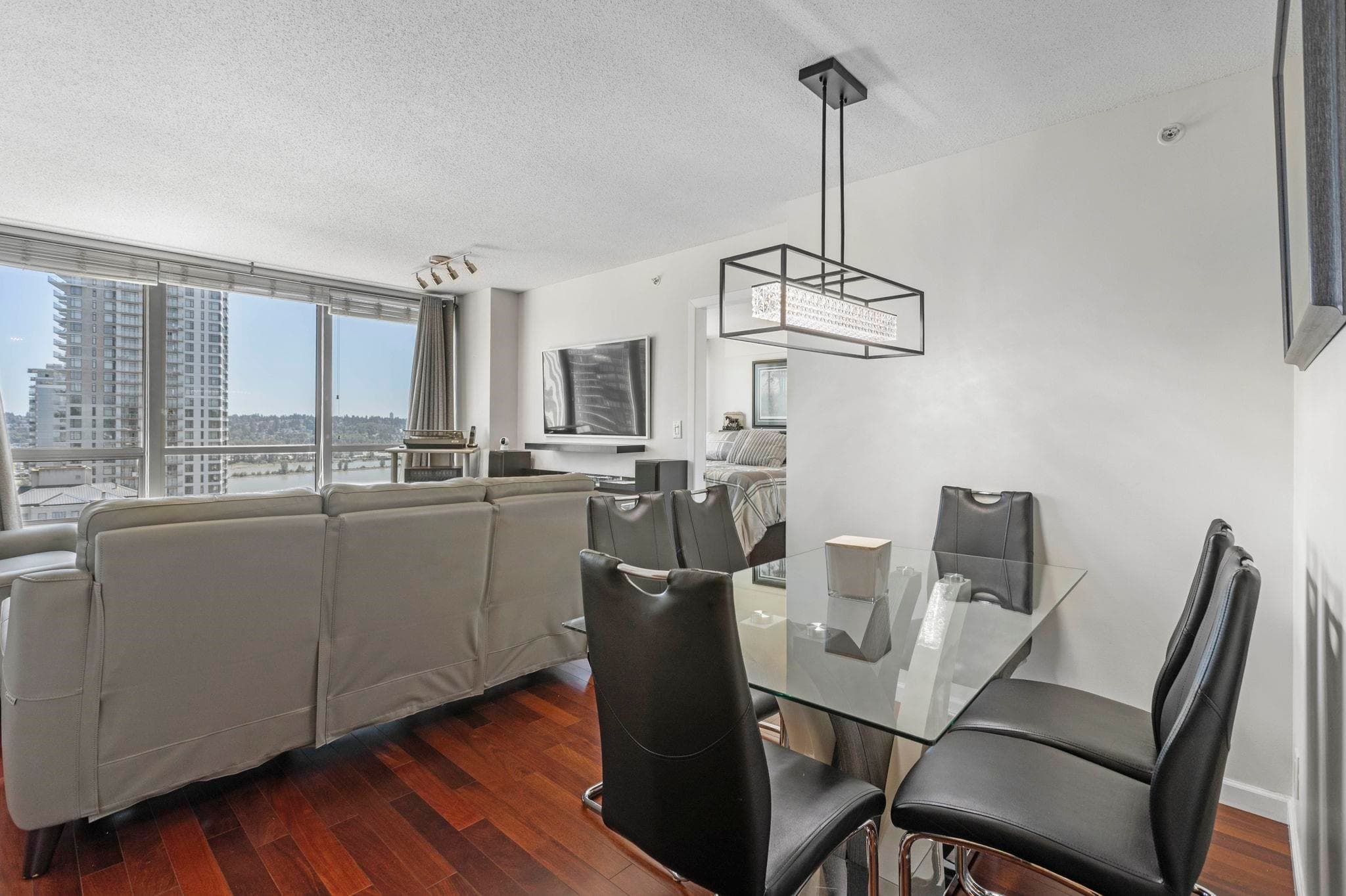 1901 - 850 Royal Avenue, New Westminster, V3M 1A6 — photo 4