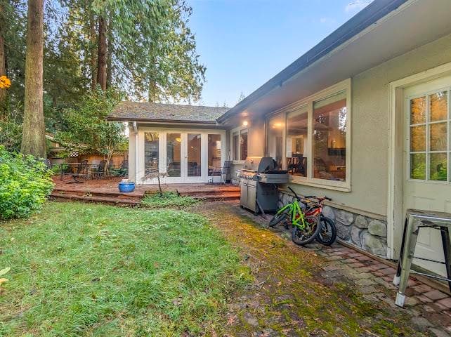 4025 Sunset Boulevard, North Vancouver, V7R 3Y6 — photo 2