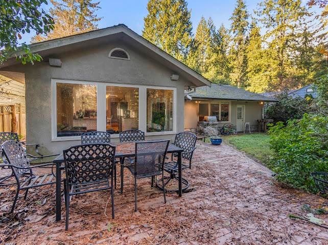 4025 Sunset Boulevard, North Vancouver, V7R 3Y6 — photo 3