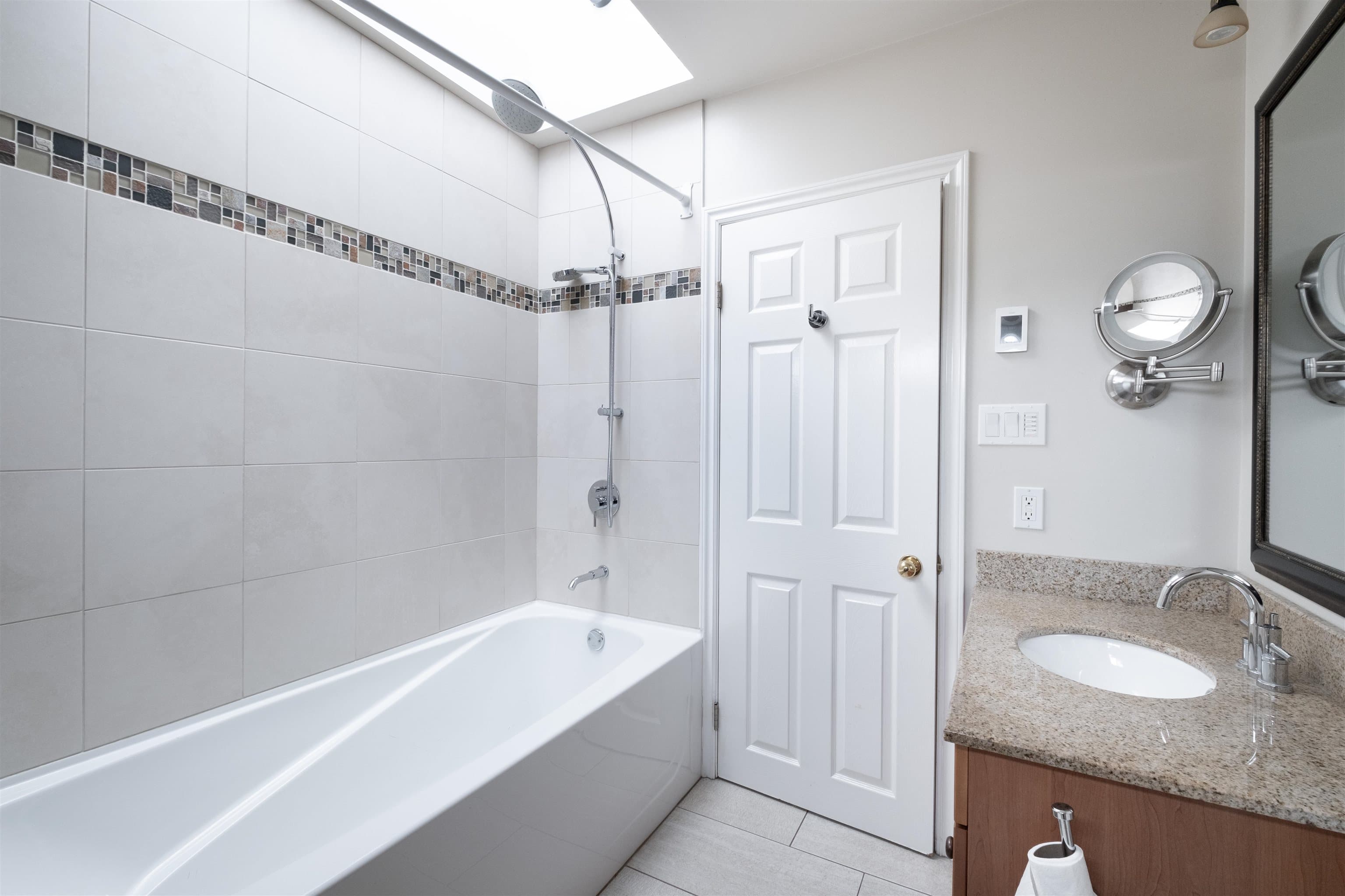 142 Carroll Street, New Westminster, V3L 4E4 — photo 3