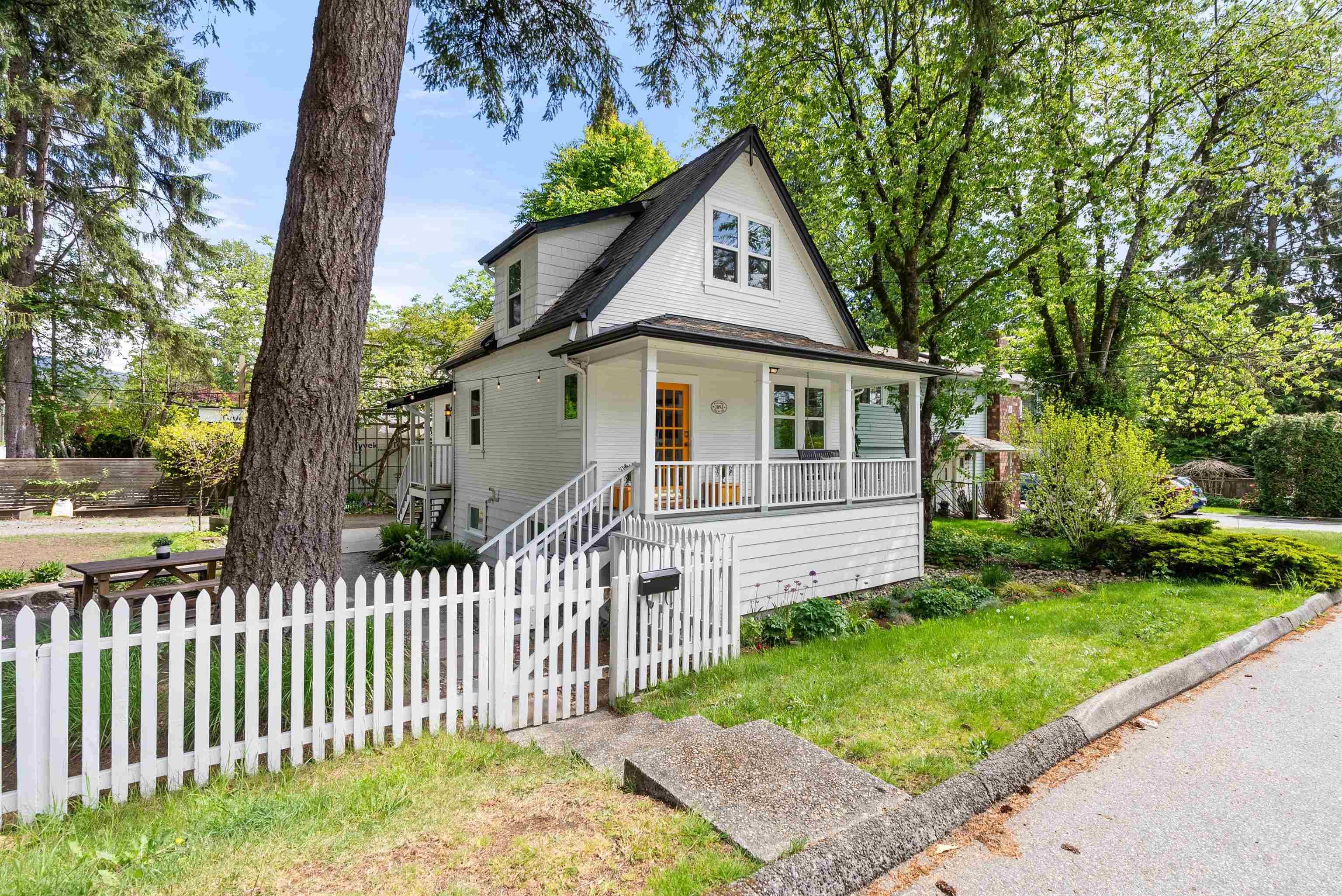 3092 Allan Road, North Vancouver, V7J 3C4 — photo 2