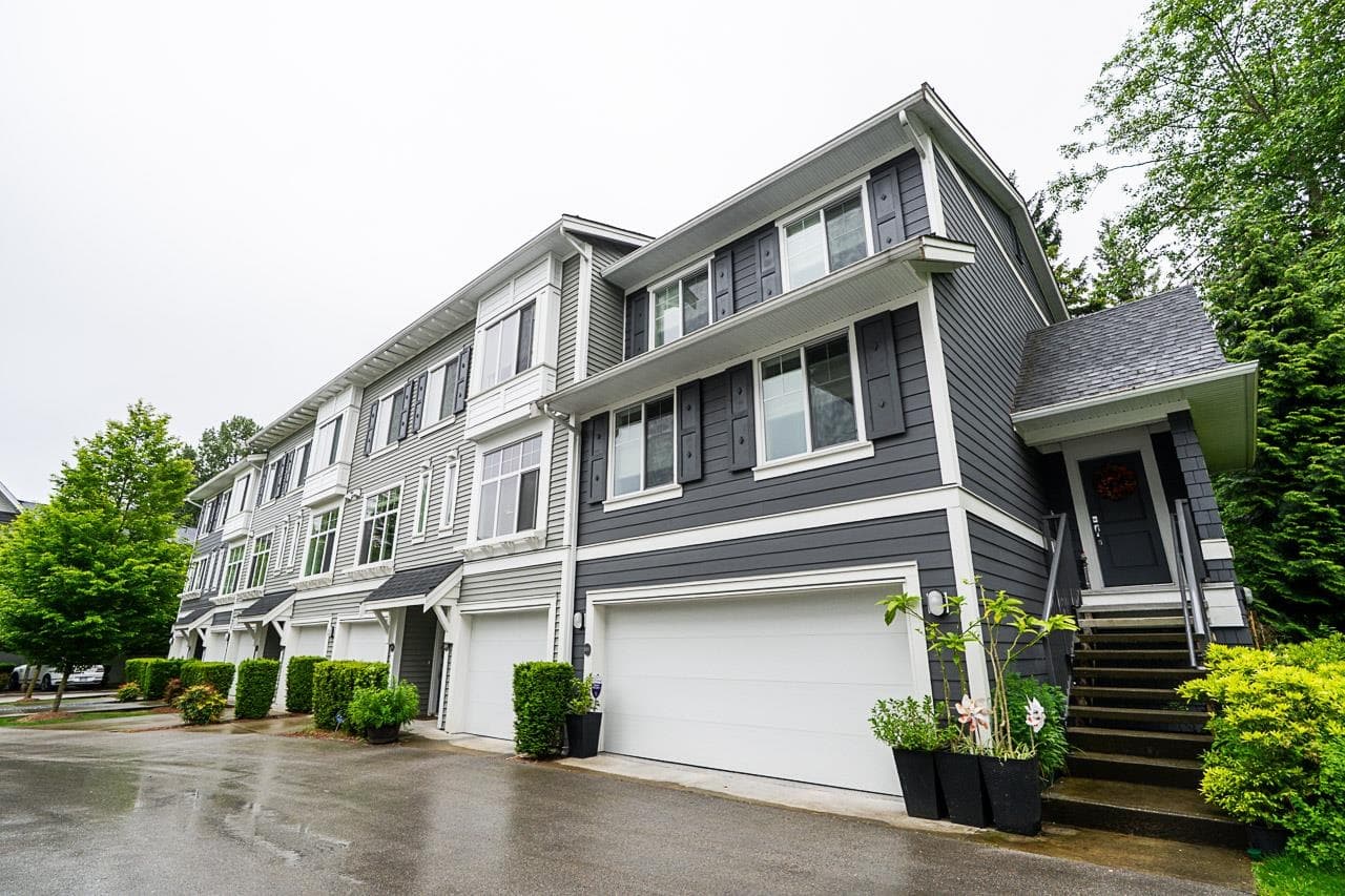 100 - 15340 Guildford Drive, Surrey, V3R 0C9 — photo 2