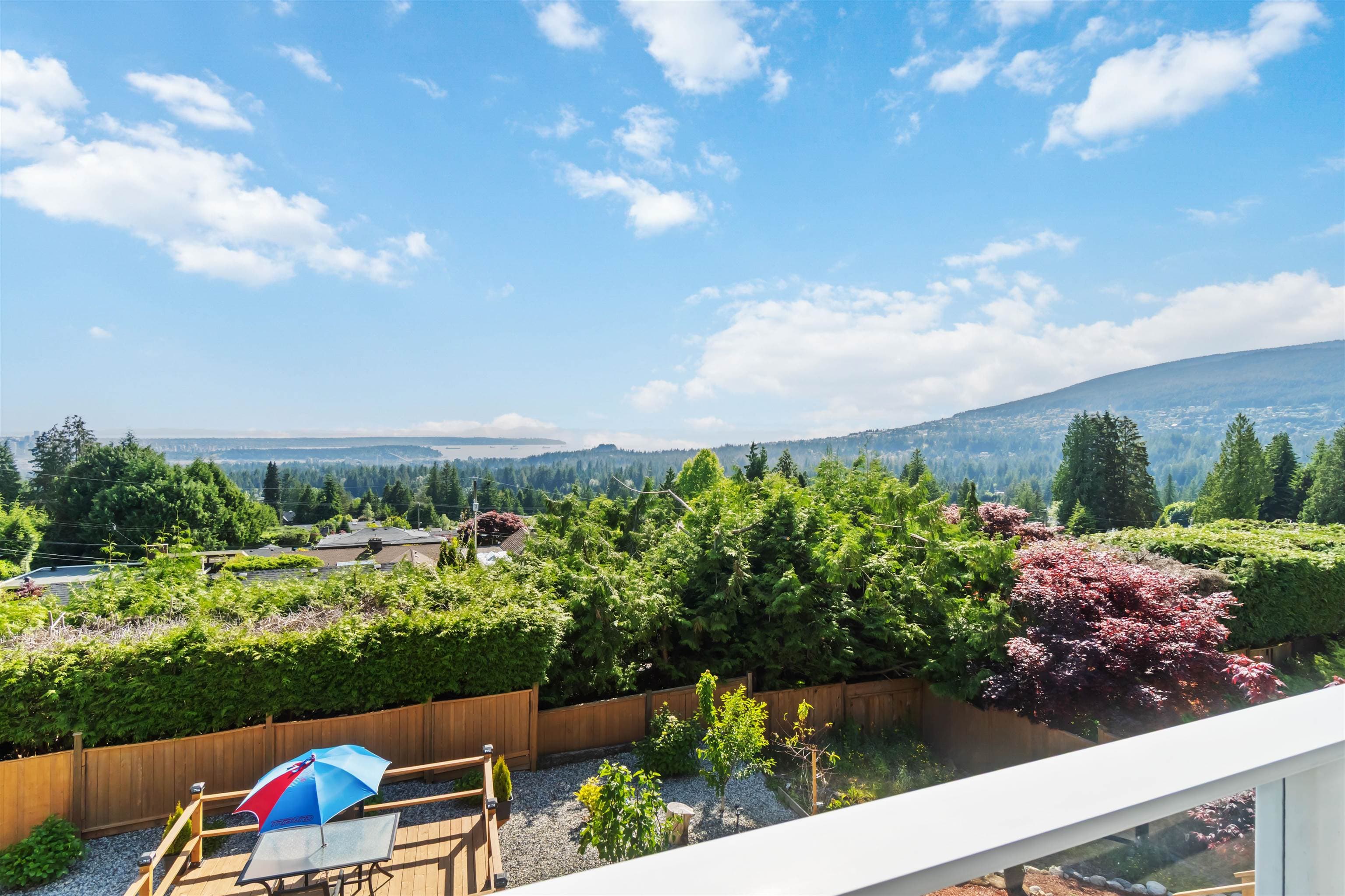 637 Alpine Court, North Vancouver, V7R 2L7 — photo 3