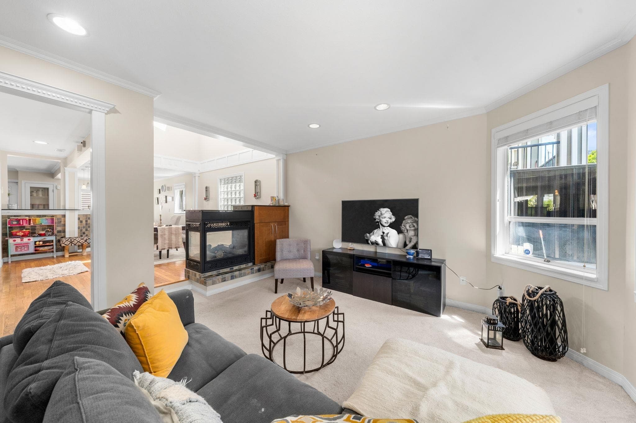 2 - 460 W 6th Street, North Vancouver, V7M 1K9 — photo 3