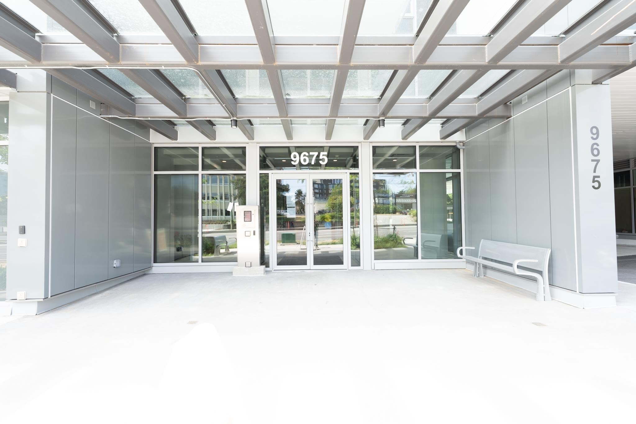 701 - 9675 King George Boulevard, Surrey, V3T 0T7 — photo 2
