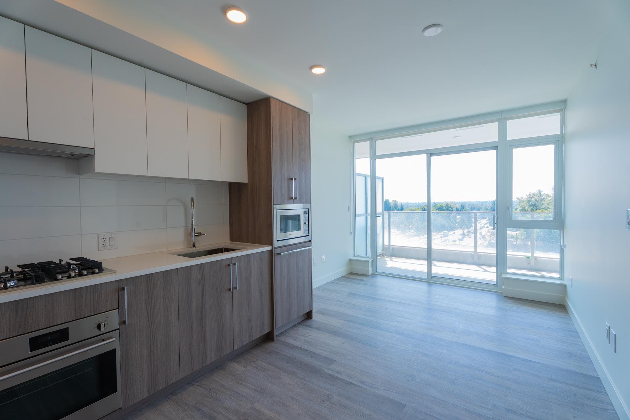 701 - 9675 King George Boulevard, Surrey, V3T 0T7 — photo 4