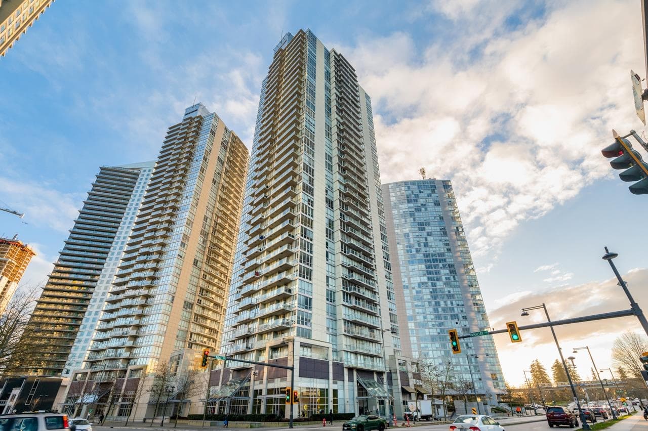 1104 - 13688 100 Avenue, Surrey, V3T 0G5 — photo 2