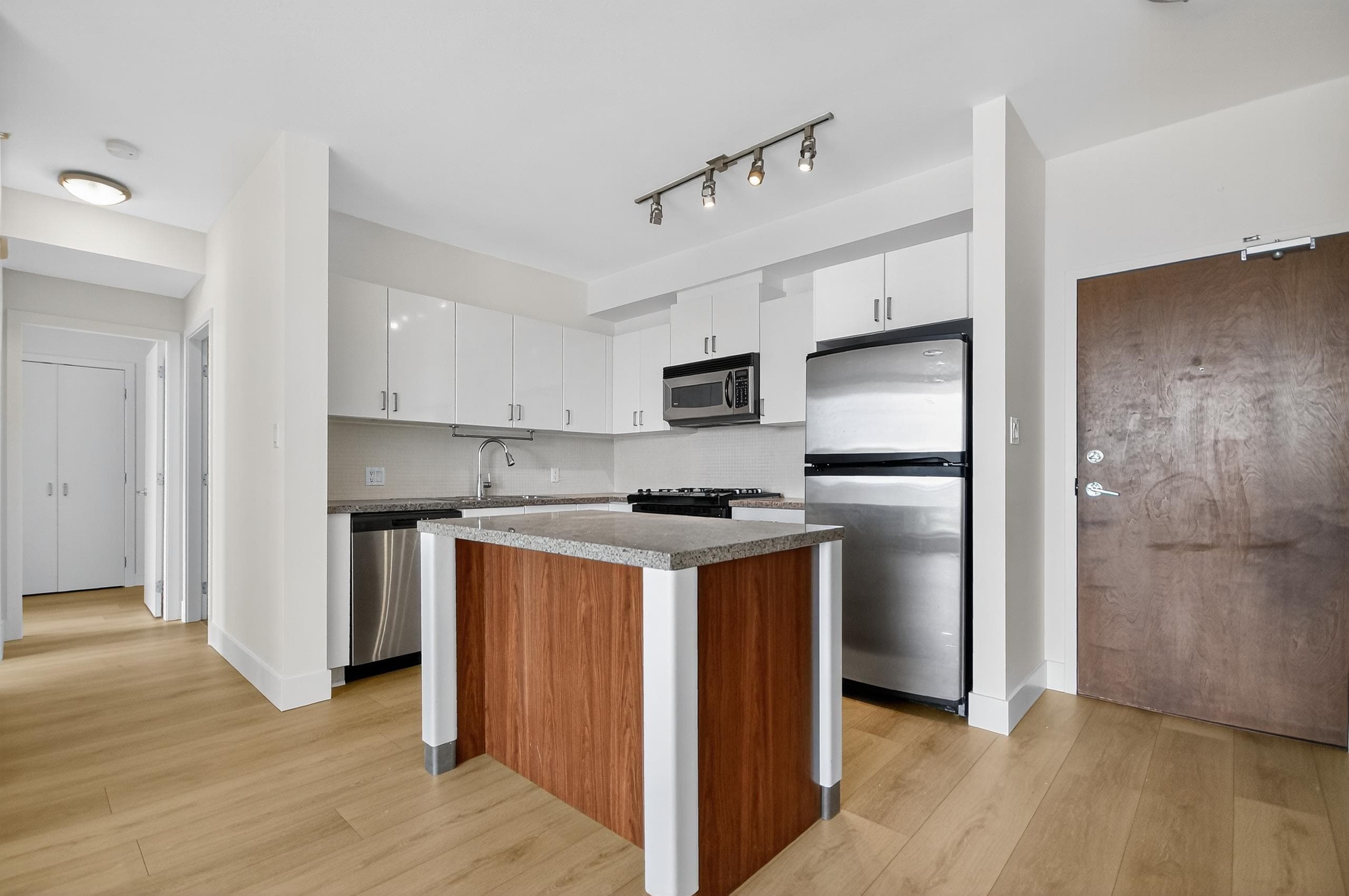 1609 - 155 W 1st Street, North Vancouver, V7M 3N8 — photo 2