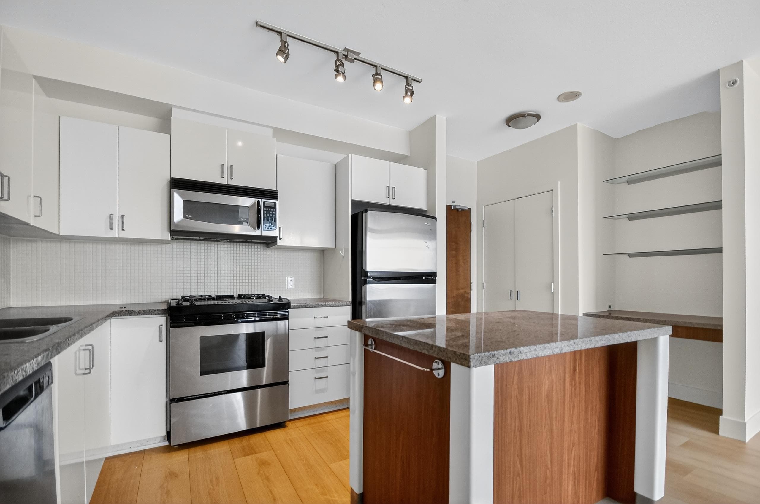 1609 - 155 W 1st Street, North Vancouver, V7M 3N8 — photo 4