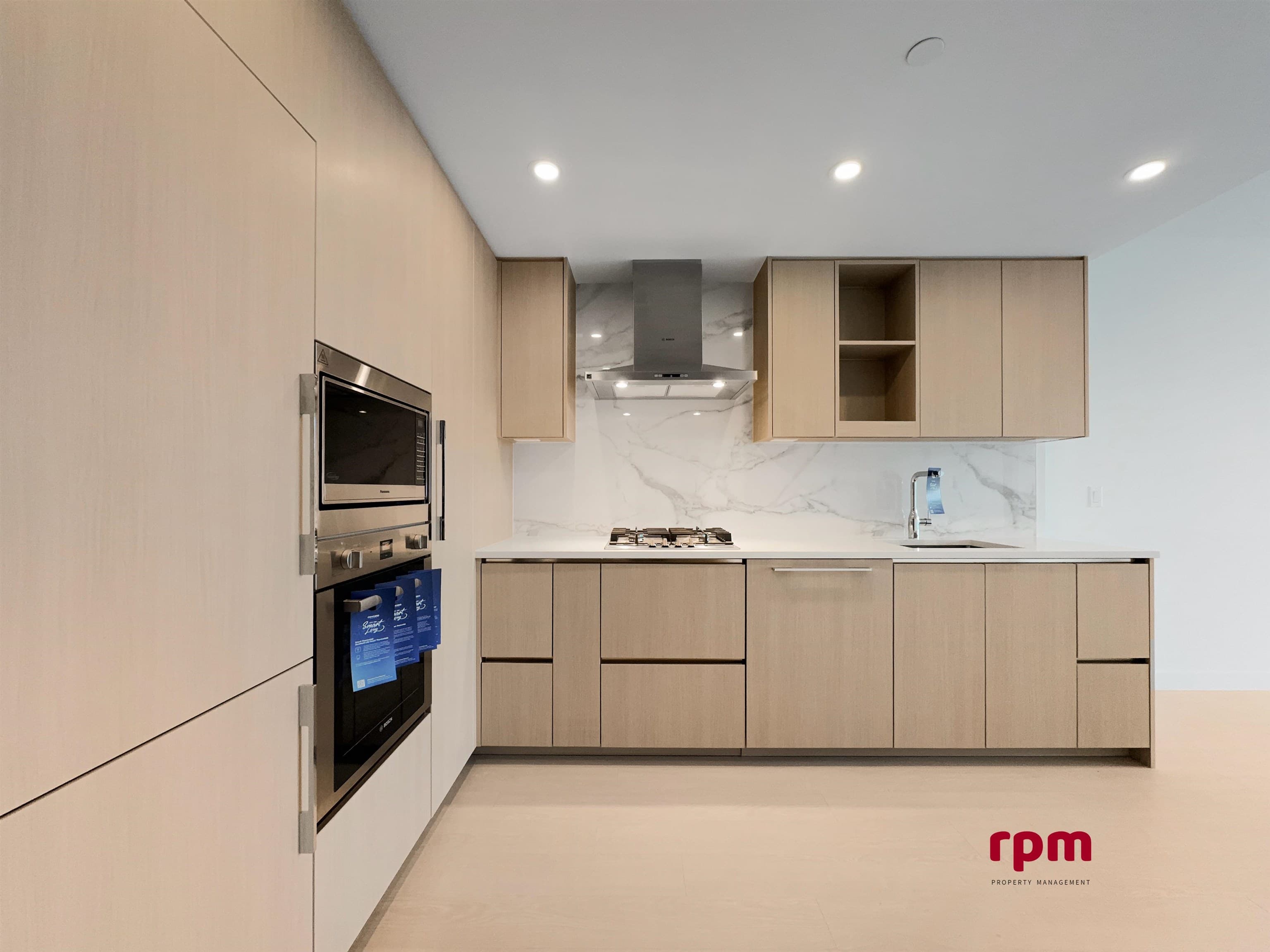 10xx - 13778 100 Avenue, Surrey, V3T 0V3 — photo 2