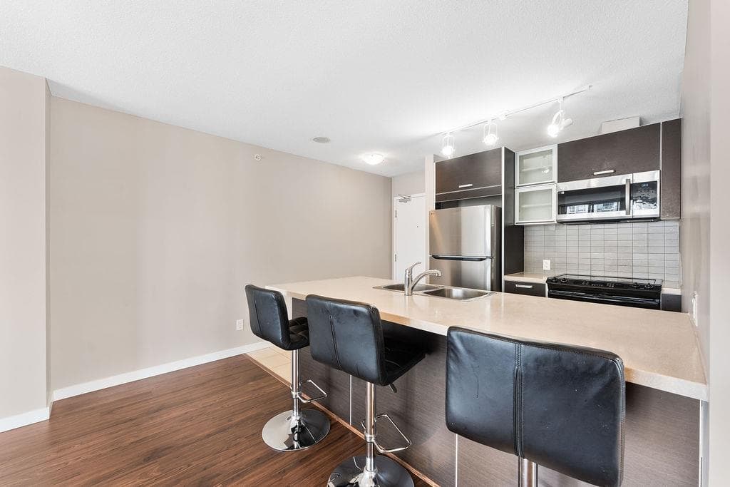 2402 - 9981 Whalley Boulevard, Surrey, V3T 0G6 — photo 5