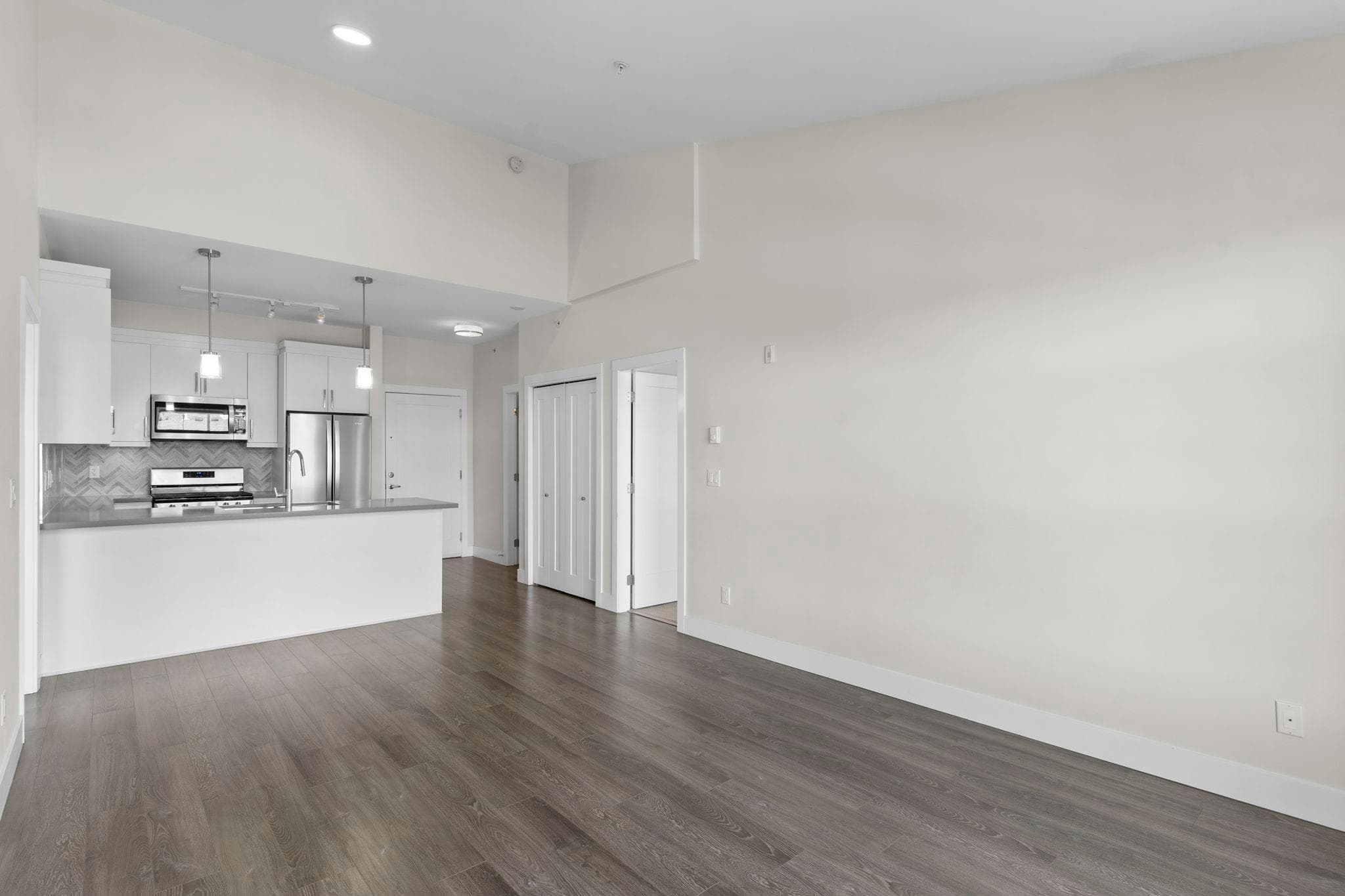 404 - 14605 Mcdougall Drive, Surrey, V4P 0G7 — photo 5
