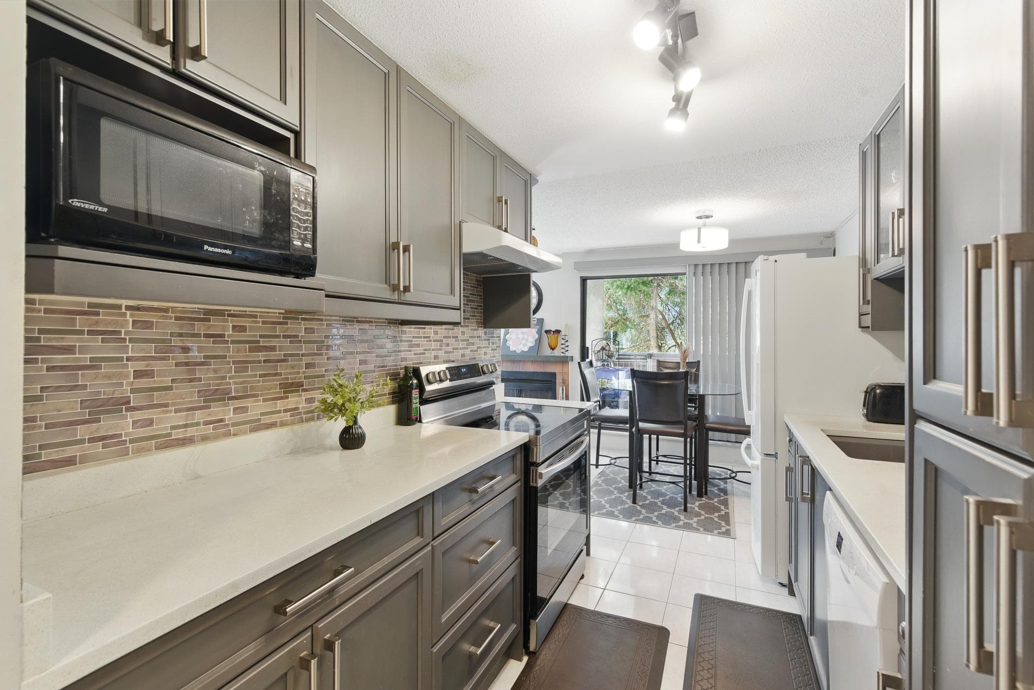 215 - 7297 Moffatt Road, Richmond