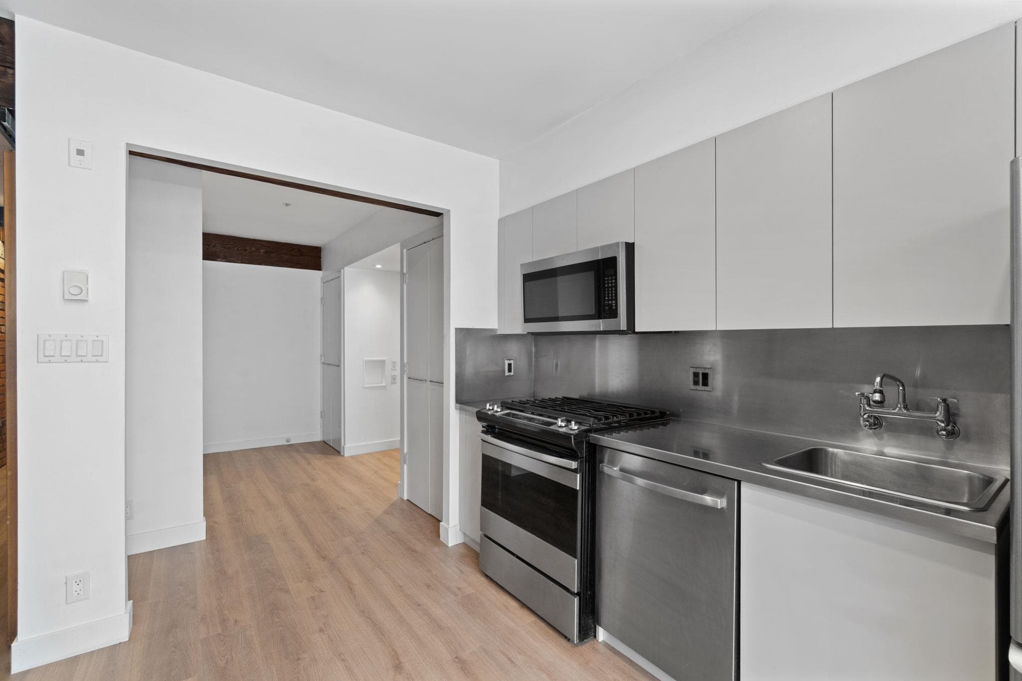 308 - 1072 Hamilton Street, Vancouver, V6B 2R9 — photo 4