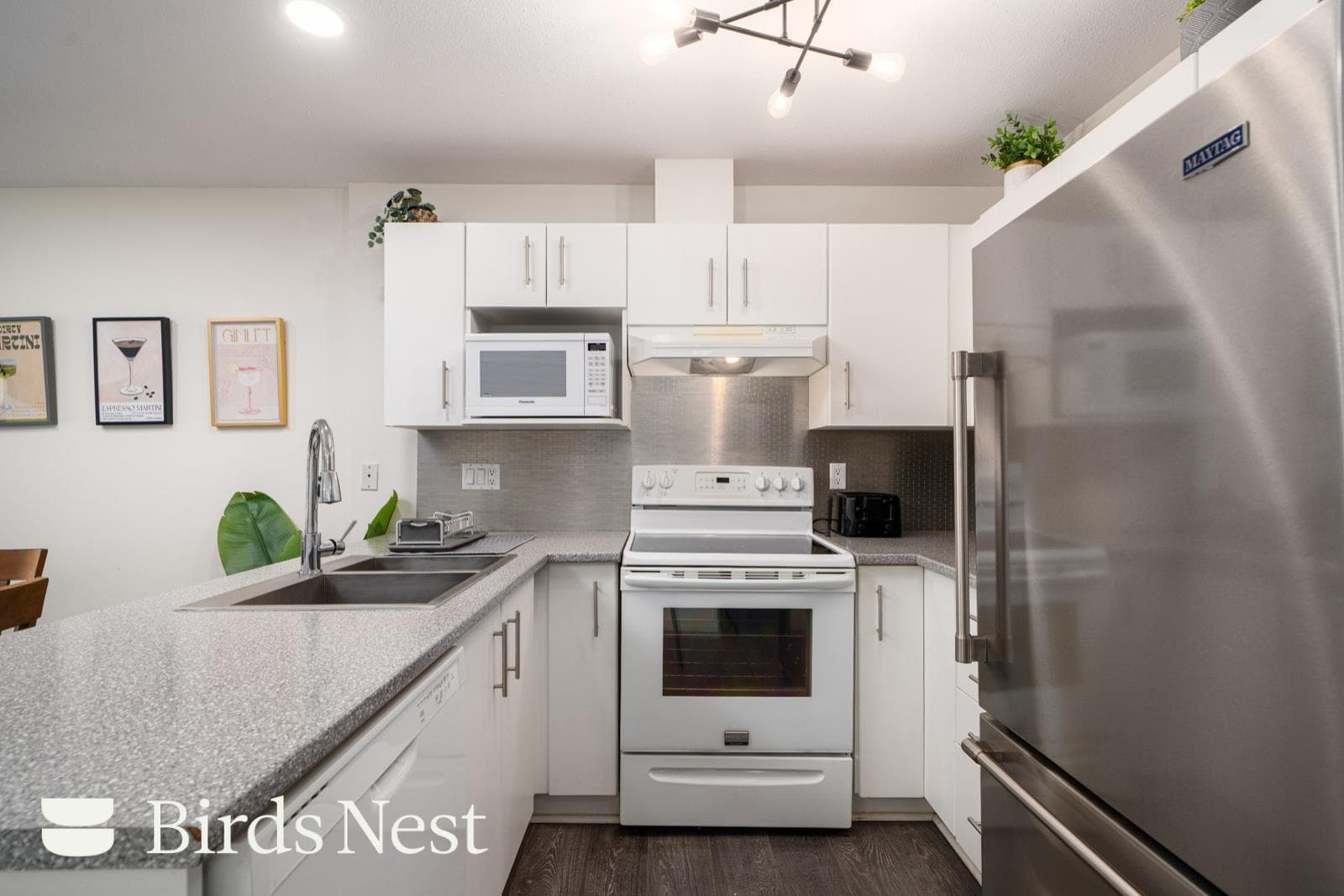 215 - 332 Lonsdale Avenue, North Vancouver, V7M 3M5 — photo 1