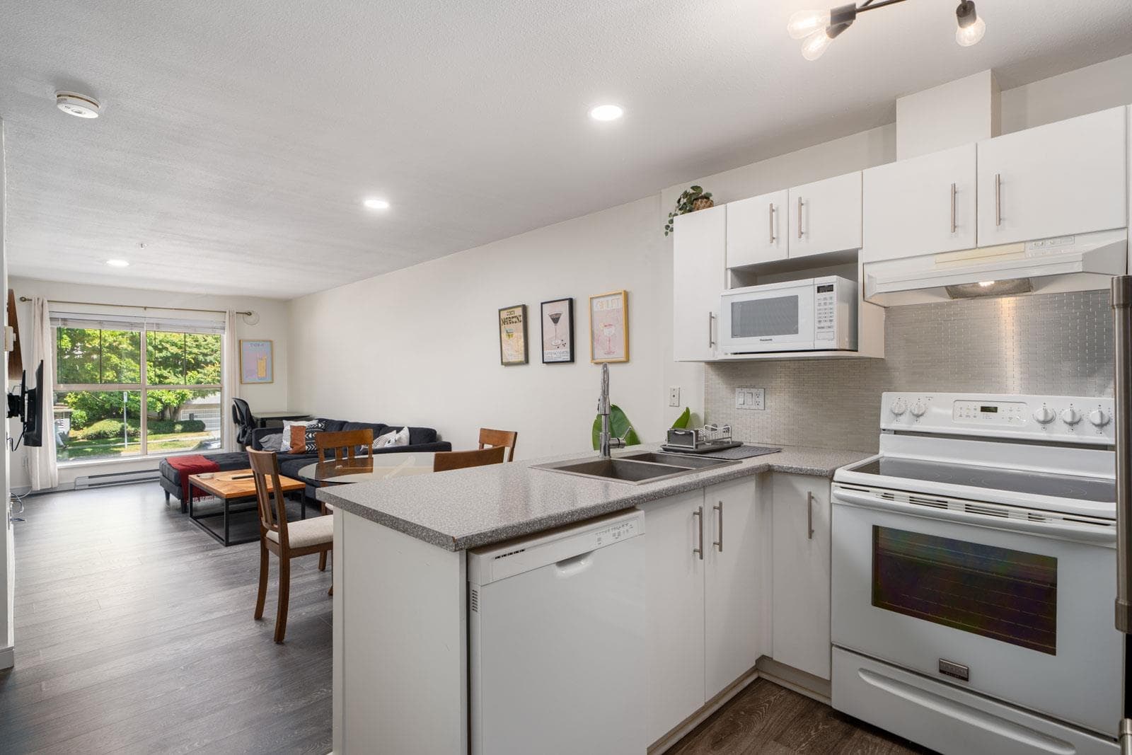 215 - 332 Lonsdale Avenue, North Vancouver, V7M 3M5 — photo 5