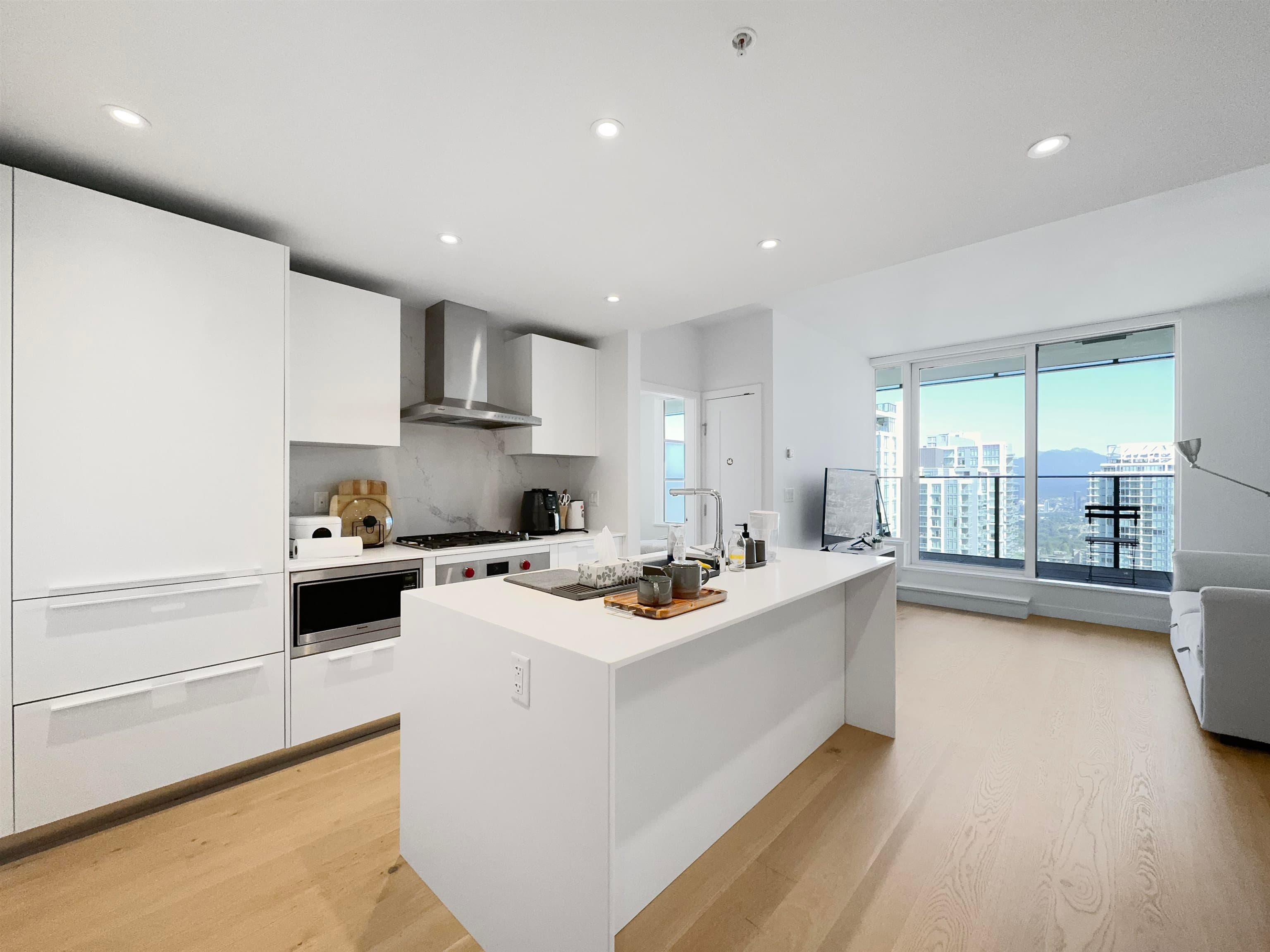 33xx - 6699 Dunblane Avenue, Burnaby, V5H 0J8 — photo 1
