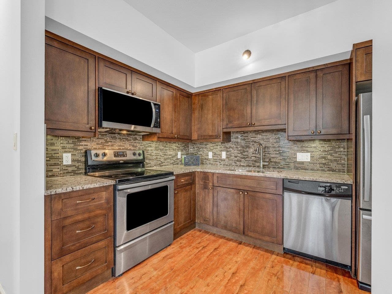 307 - 22858 Lougheed Highway, Maple Ridge, V2X 2V6 — photo 4