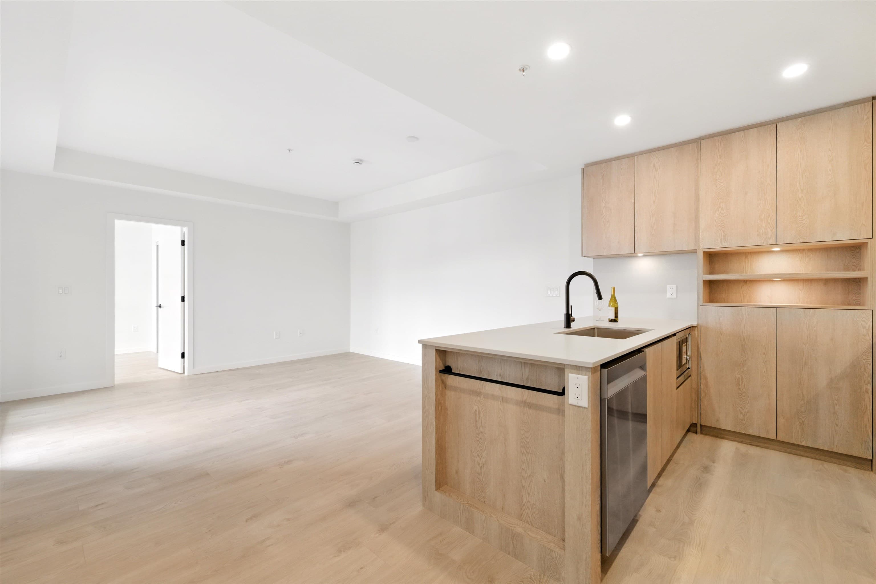 515 - 19577 65b Avenue, Surrey, V4N 6Y3 — photo 2