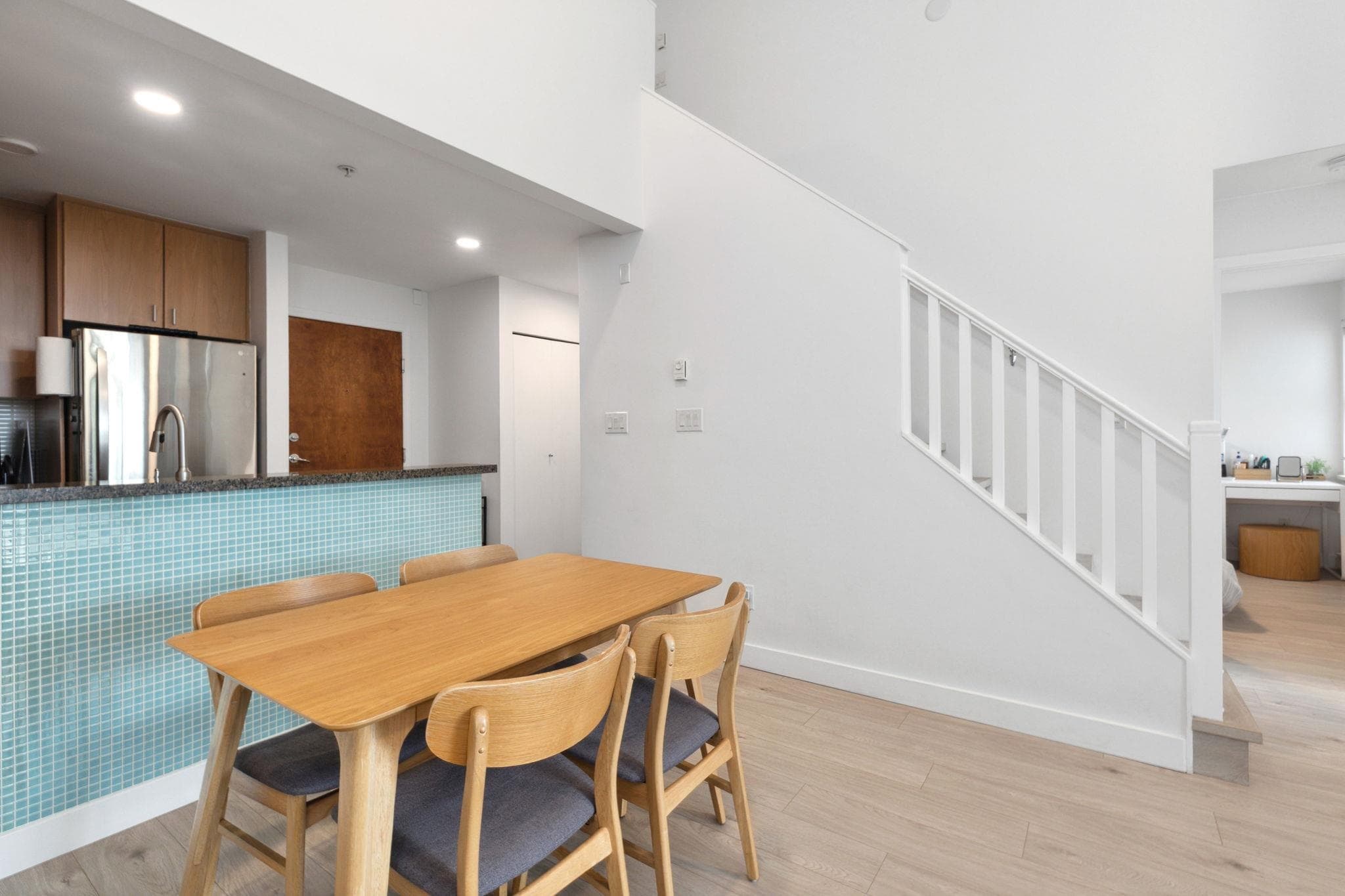 402 - 6888 Southpoint Drive, Burnaby, V3N 5E3 — photo 3