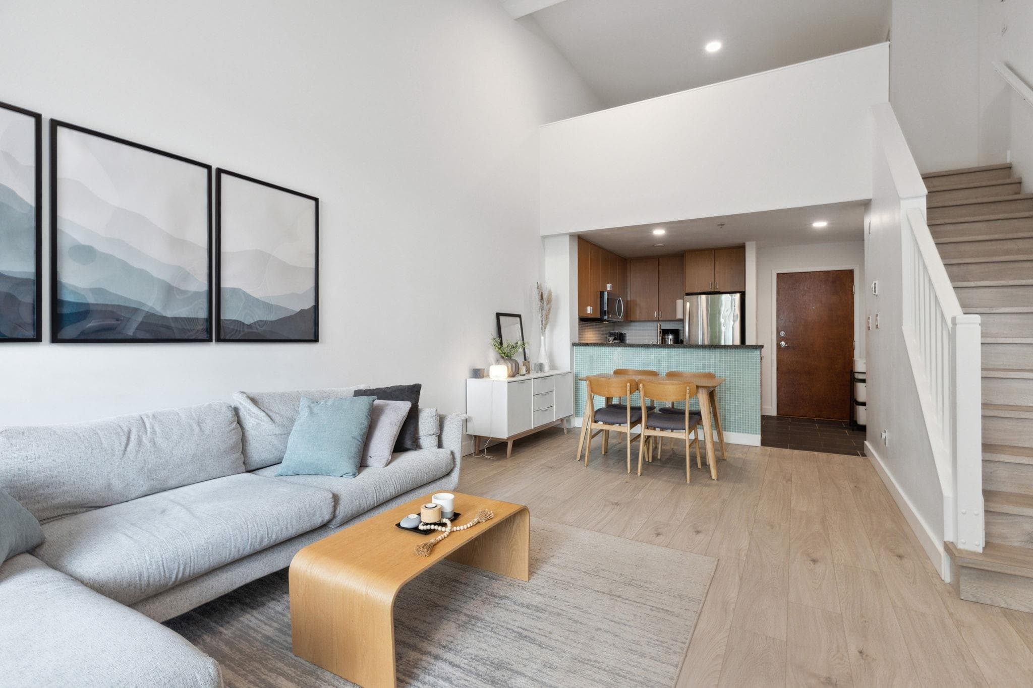 402 - 6888 Southpoint Drive, Burnaby, V3N 5E3 — photo 1