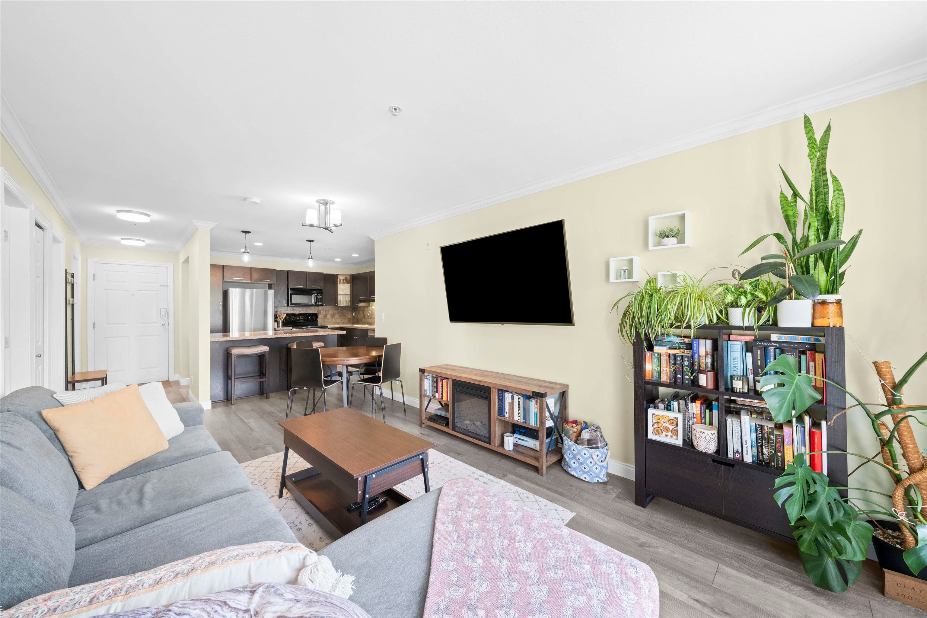 210 - 5438 198 Street, Langley, V3A 1G2 — photo 1
