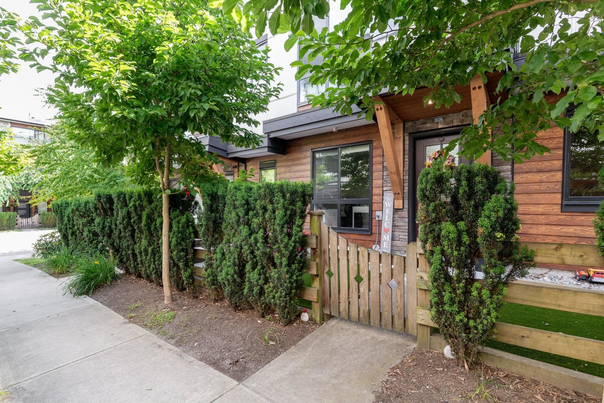 209 - 16488 64 Avenue, Surrey, V3S 6X6 — photo 4