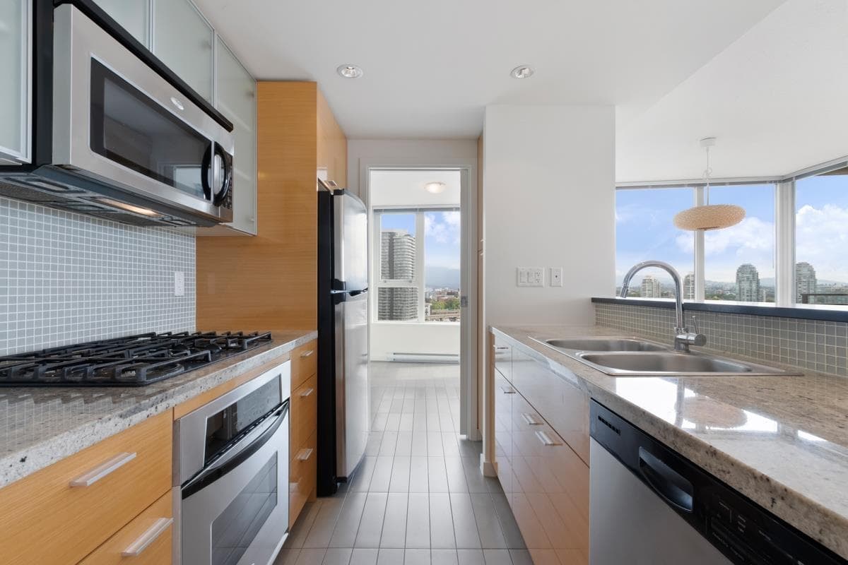 1902 - 33 Smithe Street, Vancouver, V6B 0B5 — photo 2