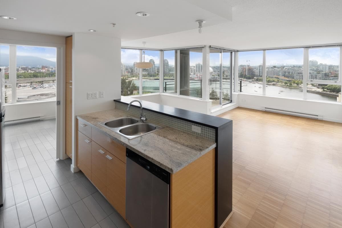 1902 - 33 Smithe Street, Vancouver, V6B 0B5 — photo 3