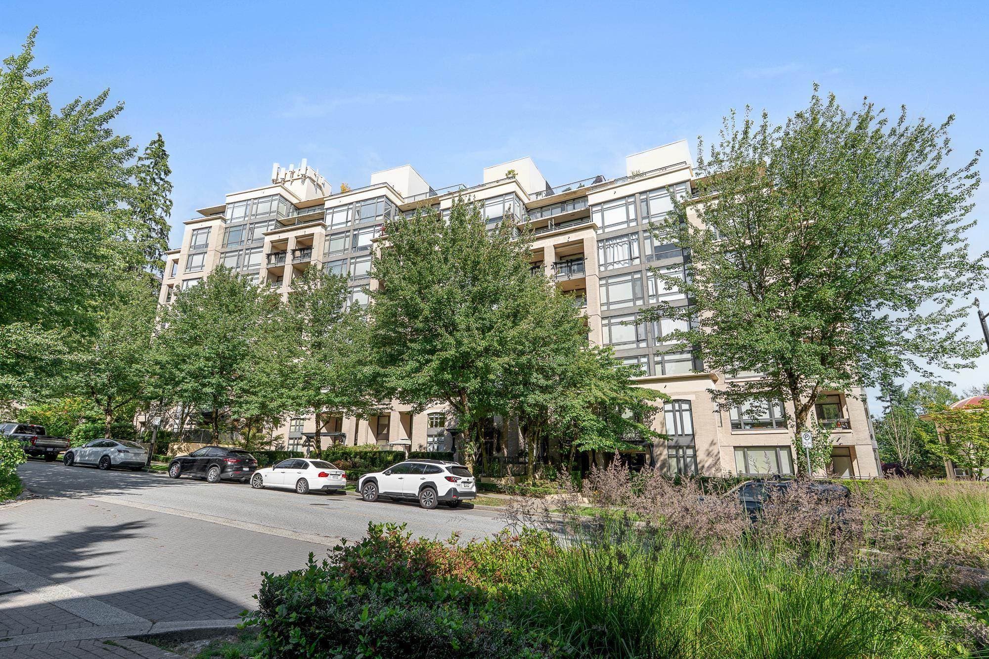 902 - 9300 University Crescent, Burnaby, V5A 4X9 — photo 2