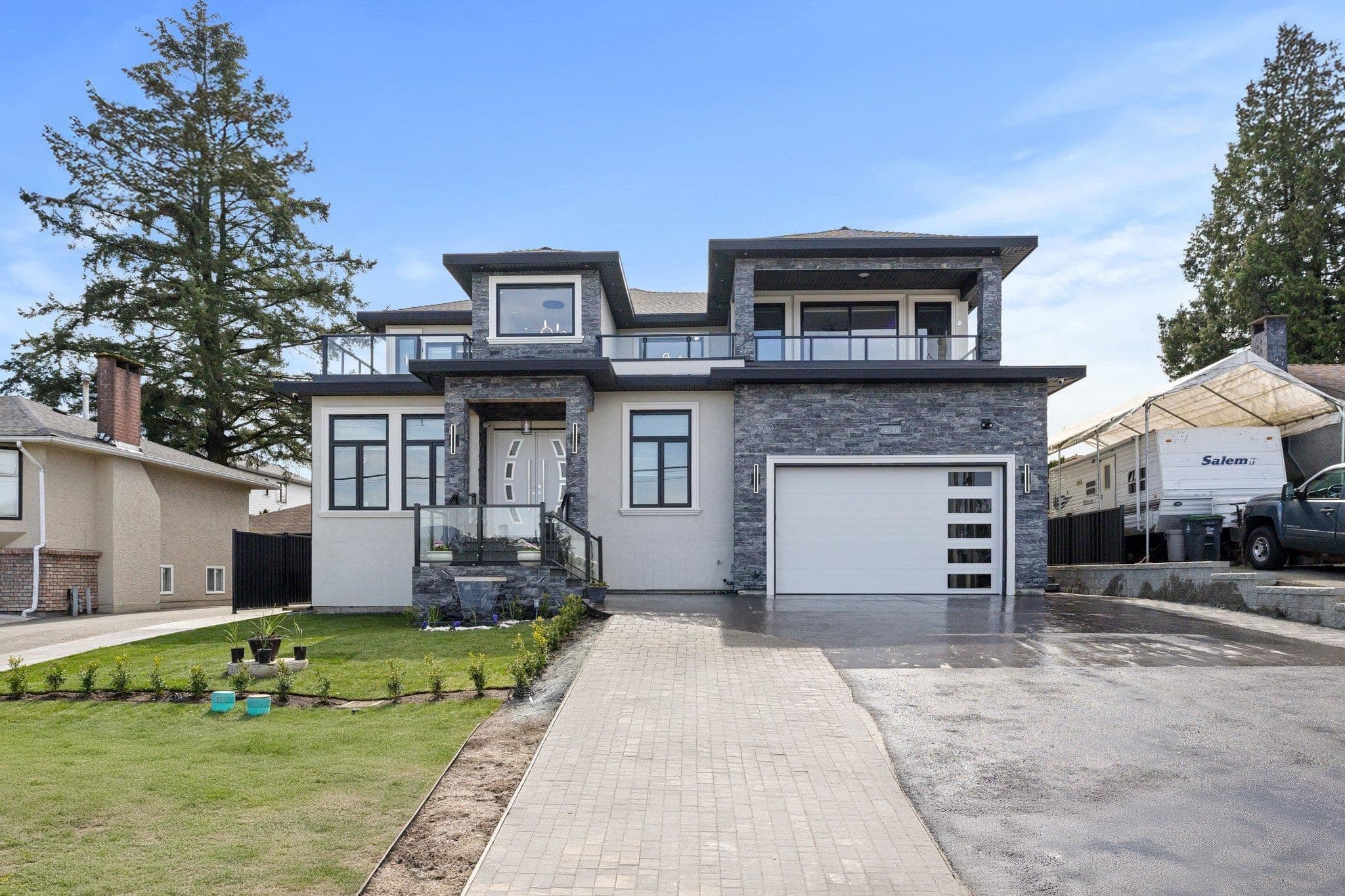 14714 111a Avenue, Surrey, V3R 2E1 — photo 3