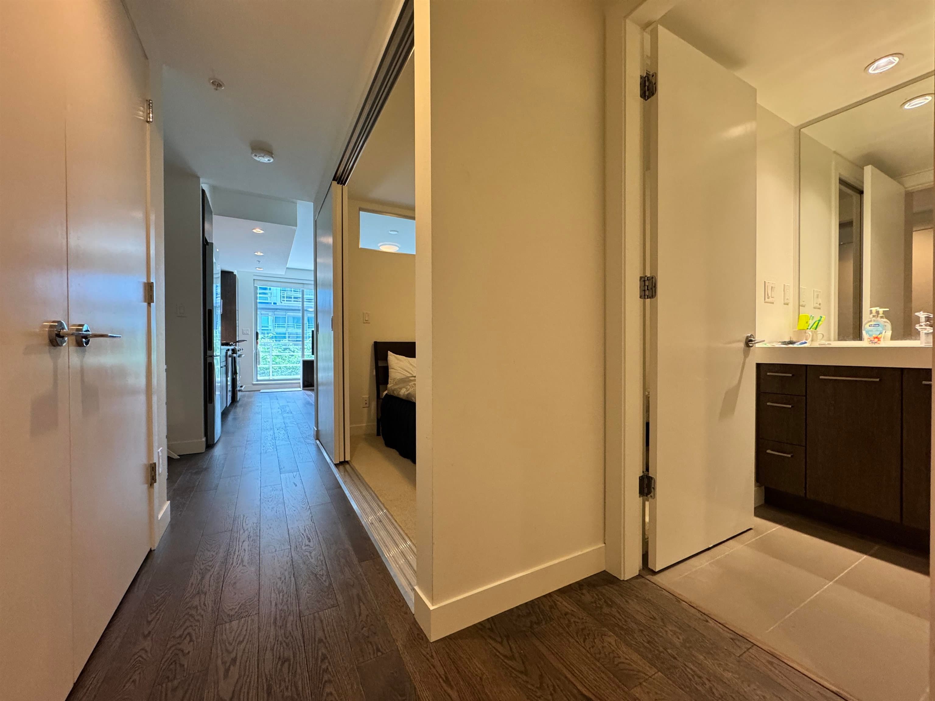 210 - 9060 University Crescent, Burnaby, V5A 0E1 — photo 3