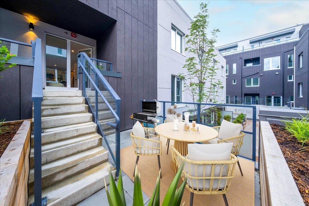 205 - 2075 E 1st Avenue, Vancouver