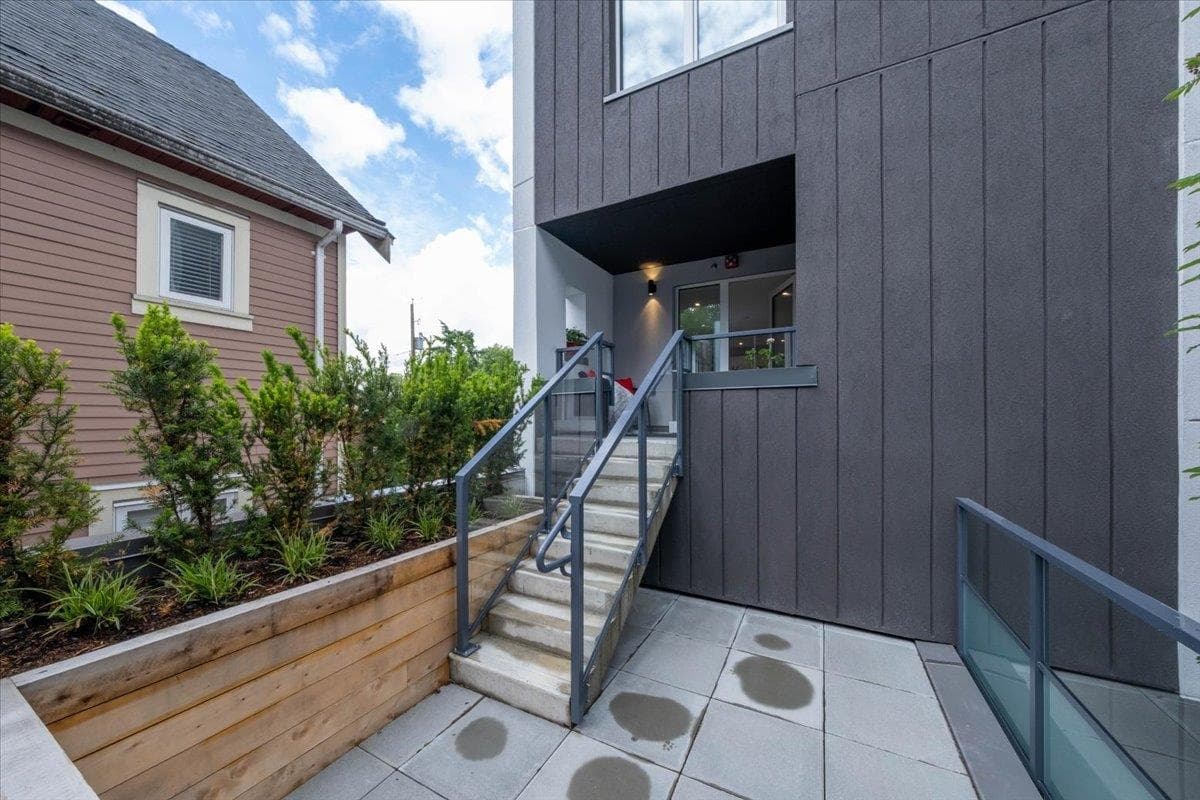 205 - 2075 E 1st Avenue, Vancouver, V5N 1B6 — photo 5