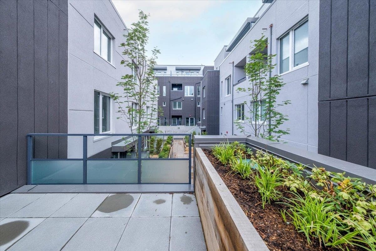 205 - 2075 E 1st Avenue, Vancouver, V5N 1B6 — photo 4