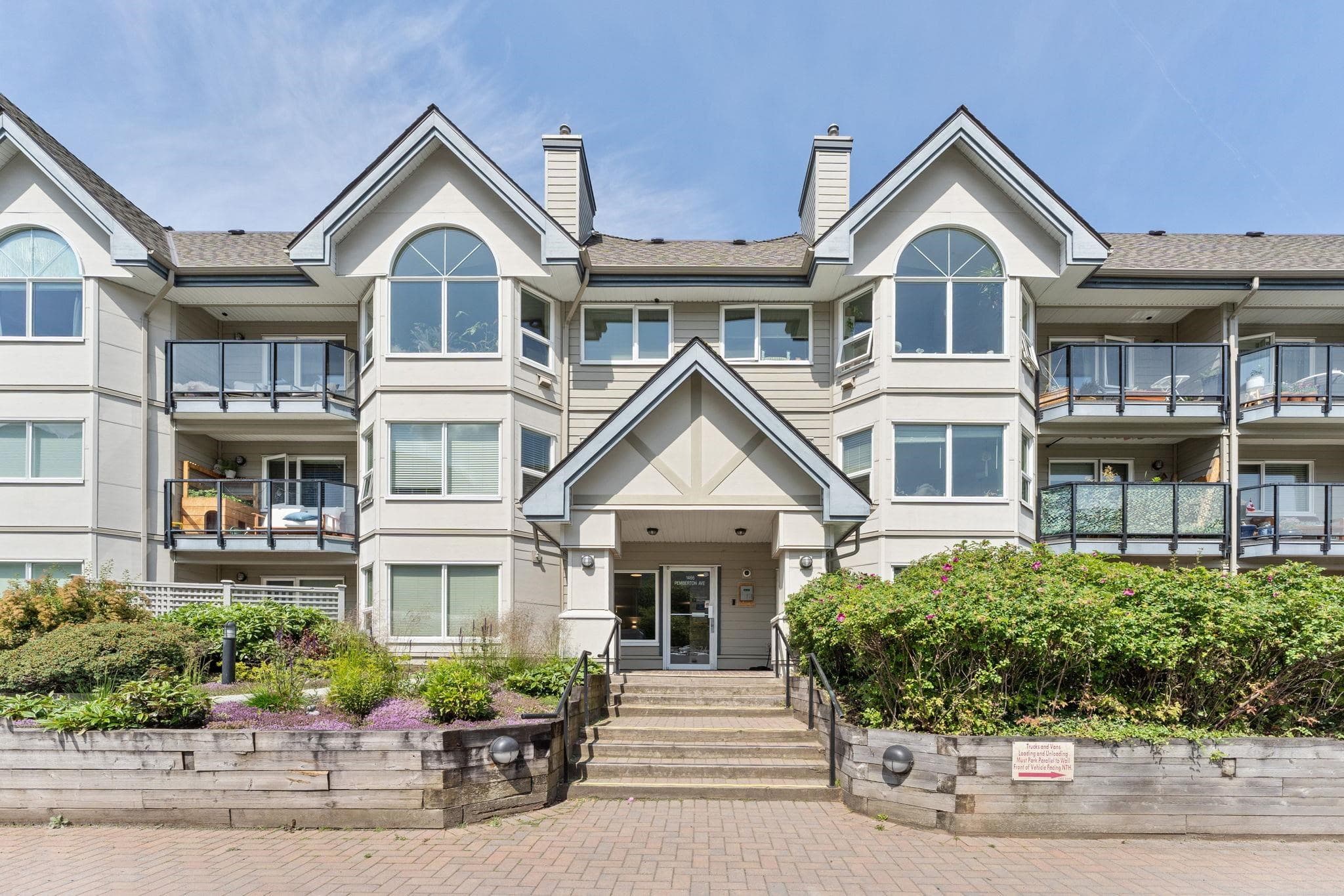 312 - 1466 Pemberton Avenue, Squamish, V8B 0K1 — photo 2